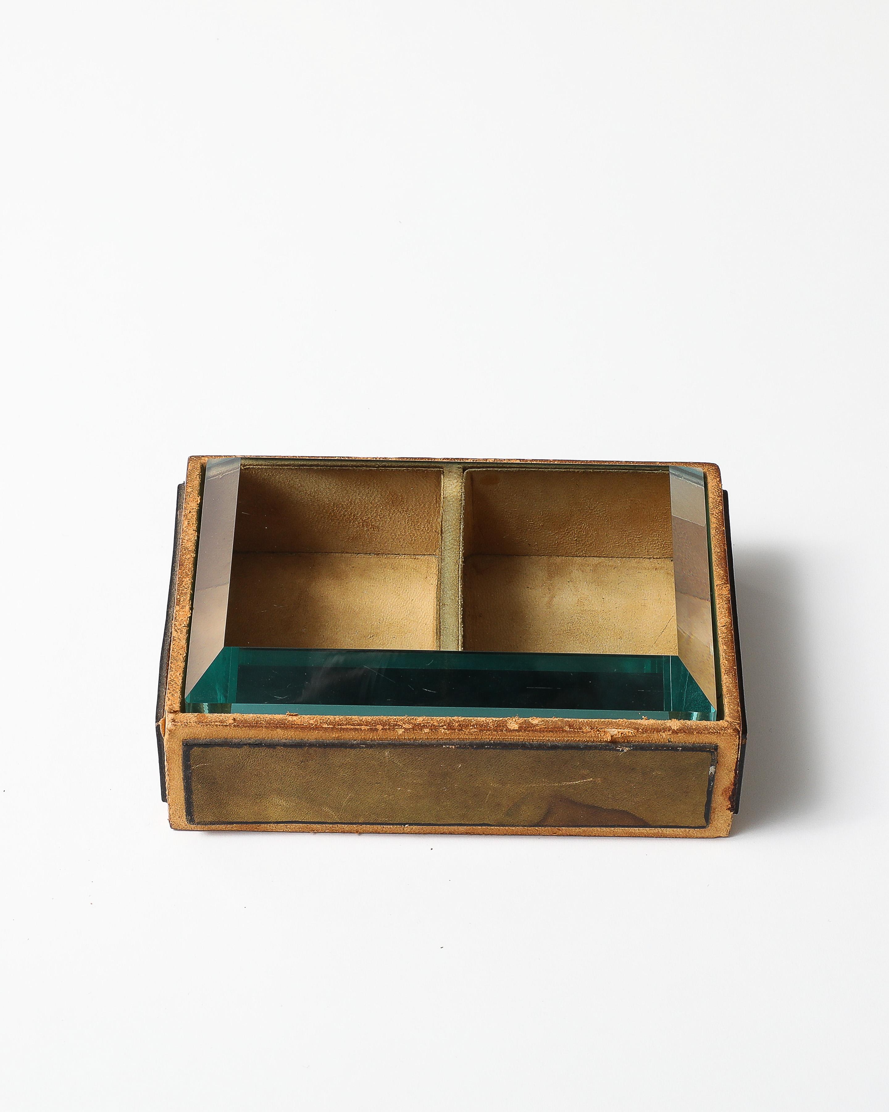 Glass and Wood Box In Good Condition For Sale In New York City, NY