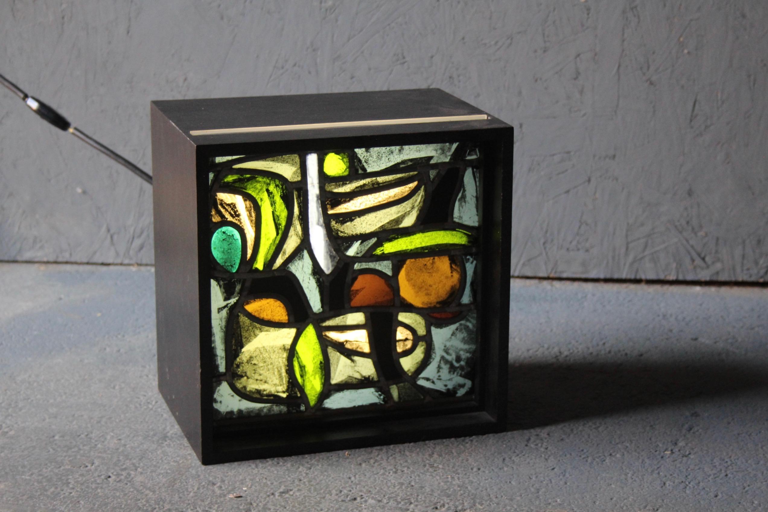 Glass and wood cube lamp  In Good Condition For Sale In grand Lancy, CH