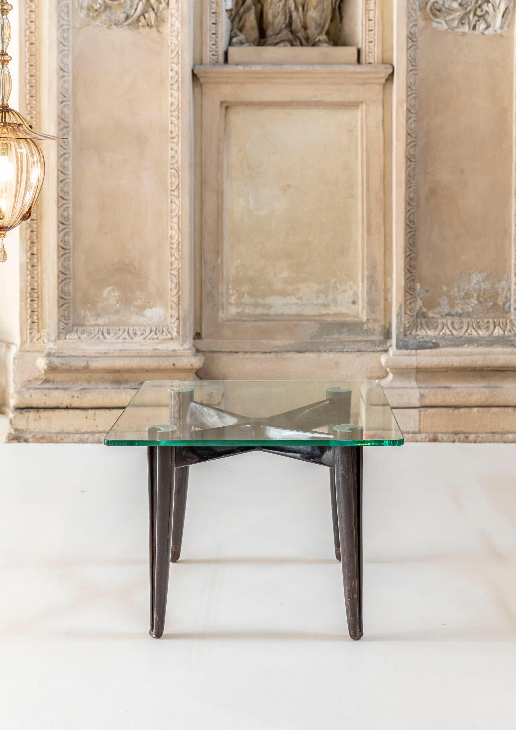 Mid-Century Modern Table en verre et bois attribuée à Osvaldo Borsani en vente