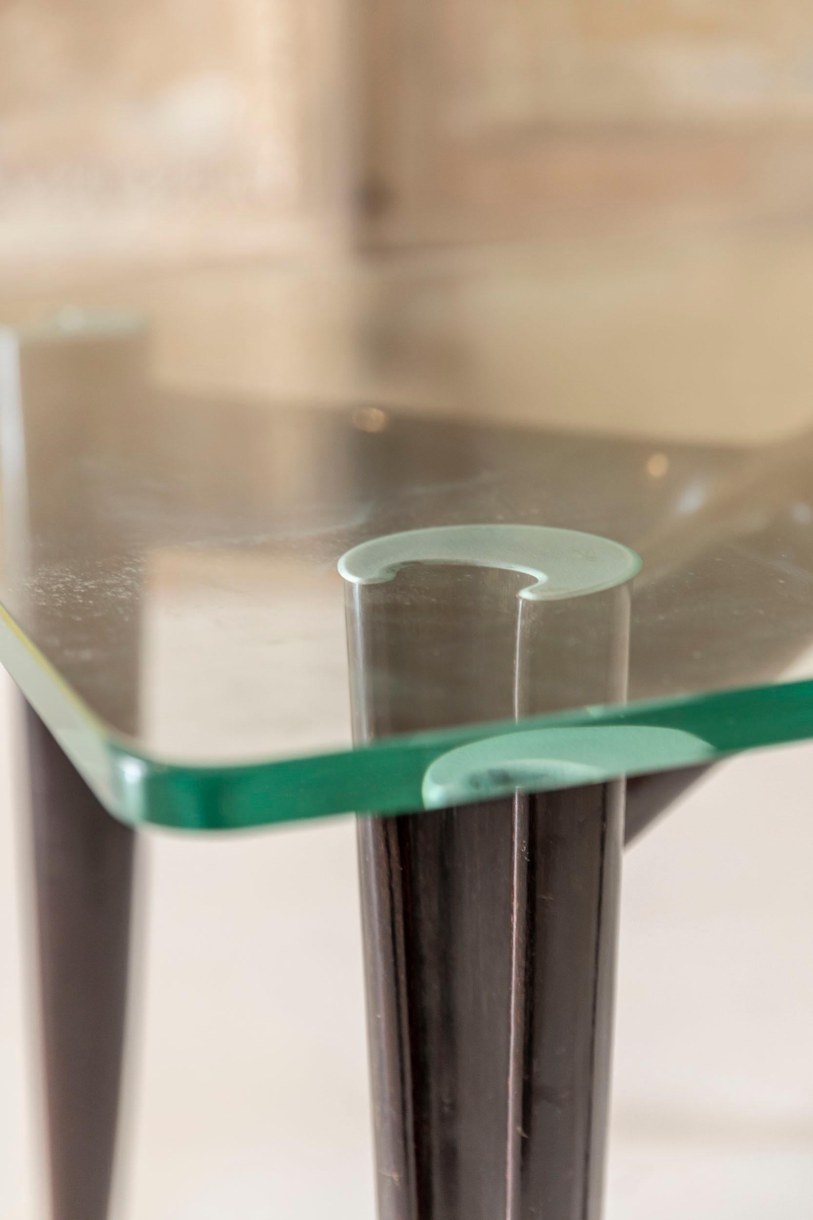 Tisch aus Glas und Holz, Osvaldo Borsani zugeschrieben im Angebot 3