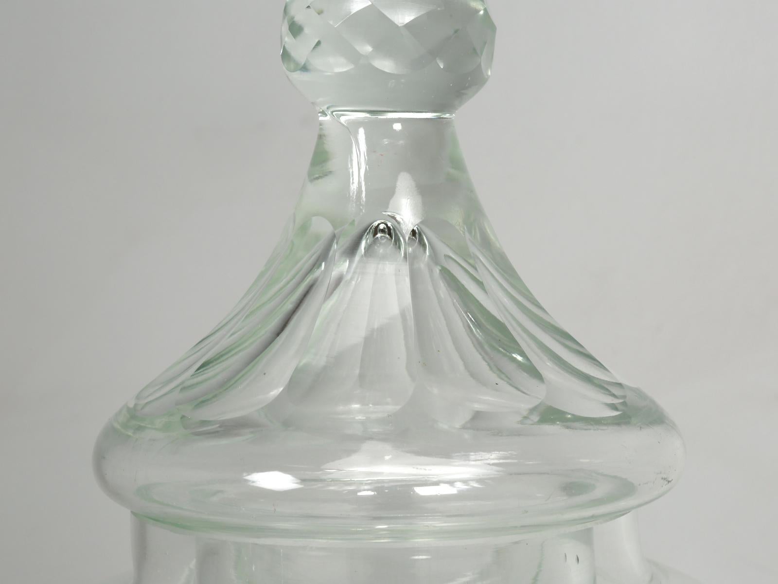 Glass Apothecary Jar with Handcut Details im Zustand „Hervorragend“ in Chicago, IL