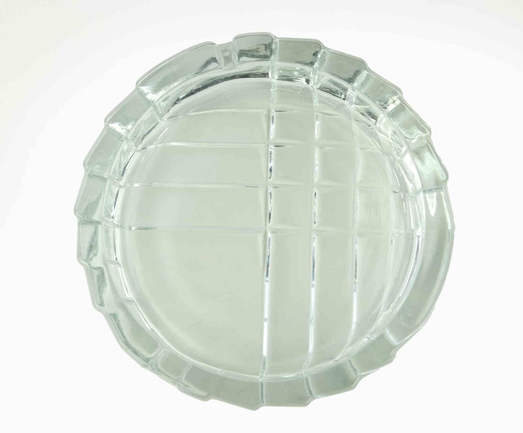Le cendrier en verre est un objet réalisé dans les années 1970.

Verre d'art, D 15 x 4 cm.

Très bonnes conditions !
