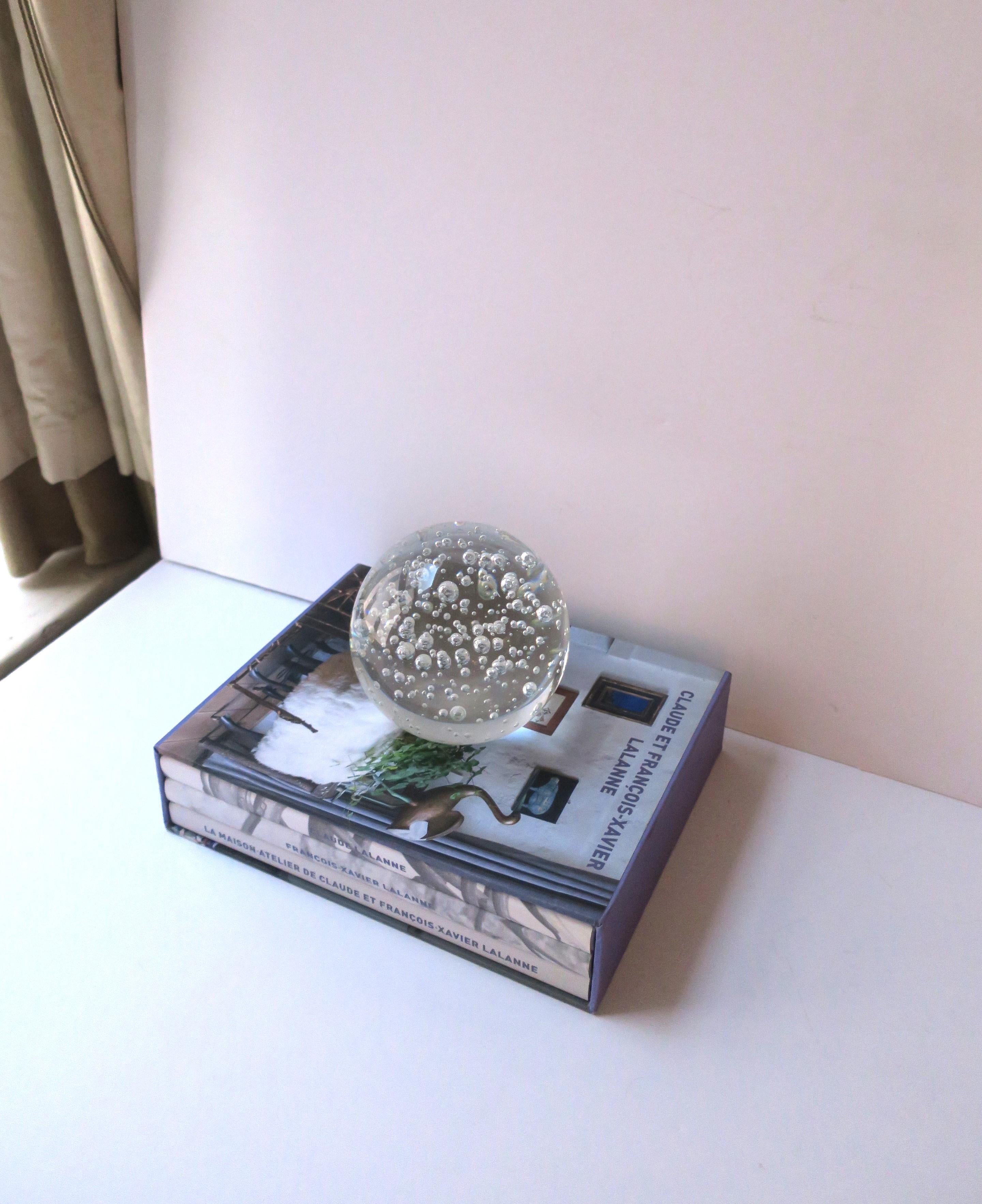 Verre Sphère Ball and Ball en verre avec Bubble Design en vente