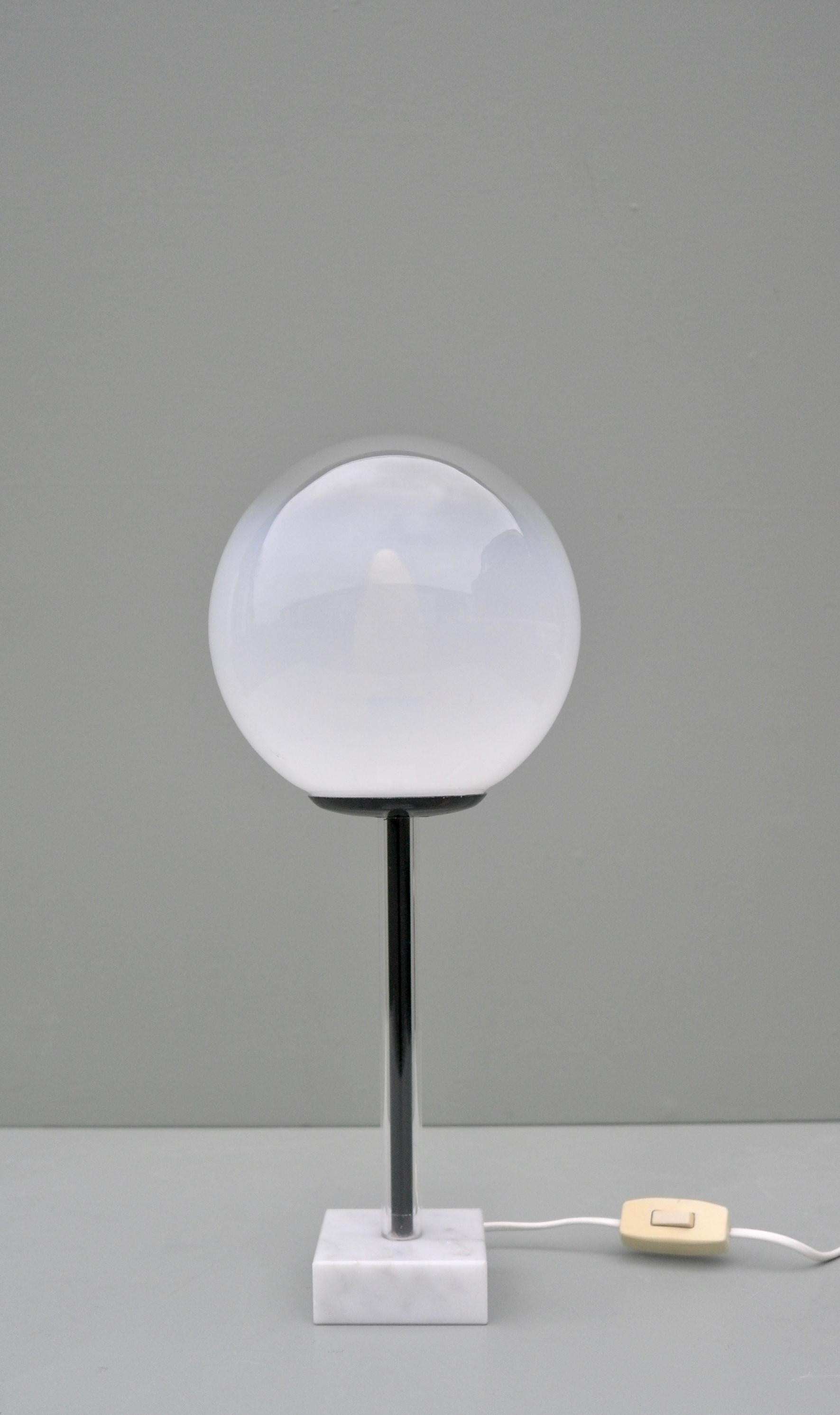 Mid-Century Modern Glass Ball Table Lamp with White Marble Base, Italy, 1960s For Sale