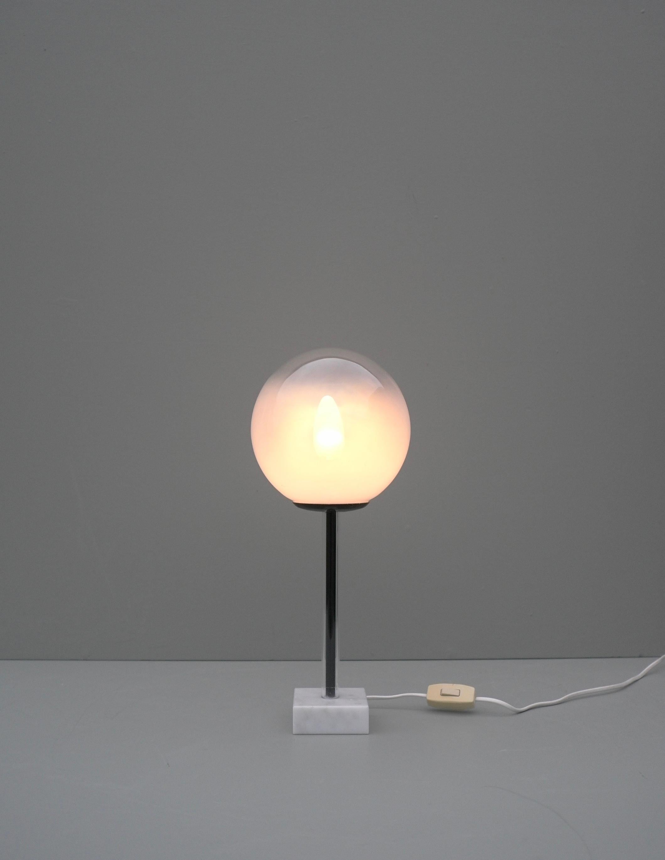 Italian Glass Ball Table Lamp with White Marble Base, Italy, 1960s For Sale