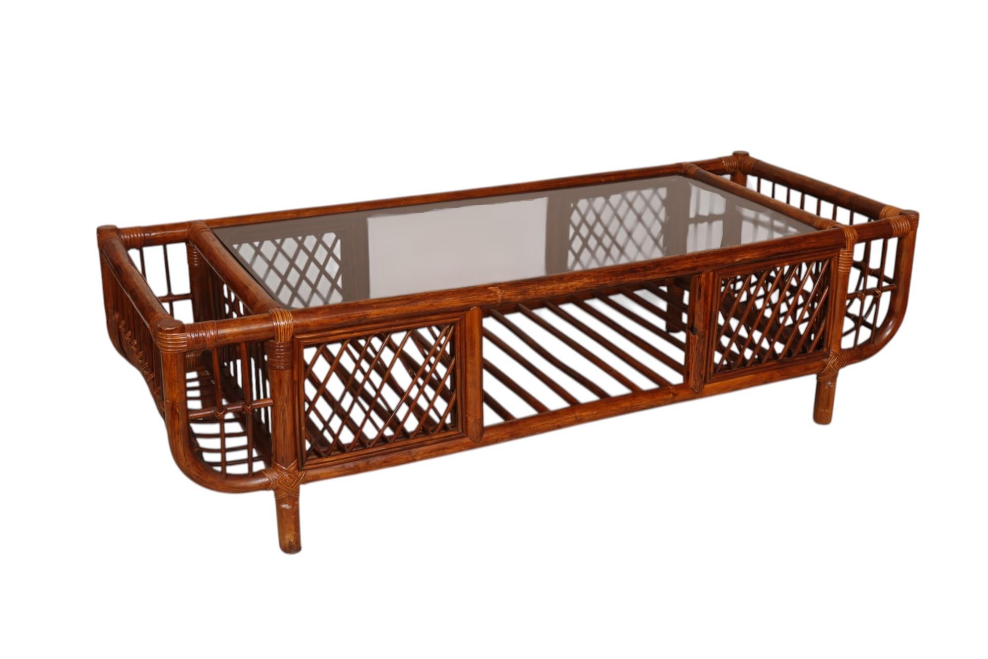 Table basse verre et bambou Bon état - En vente à Bradenton, FL
