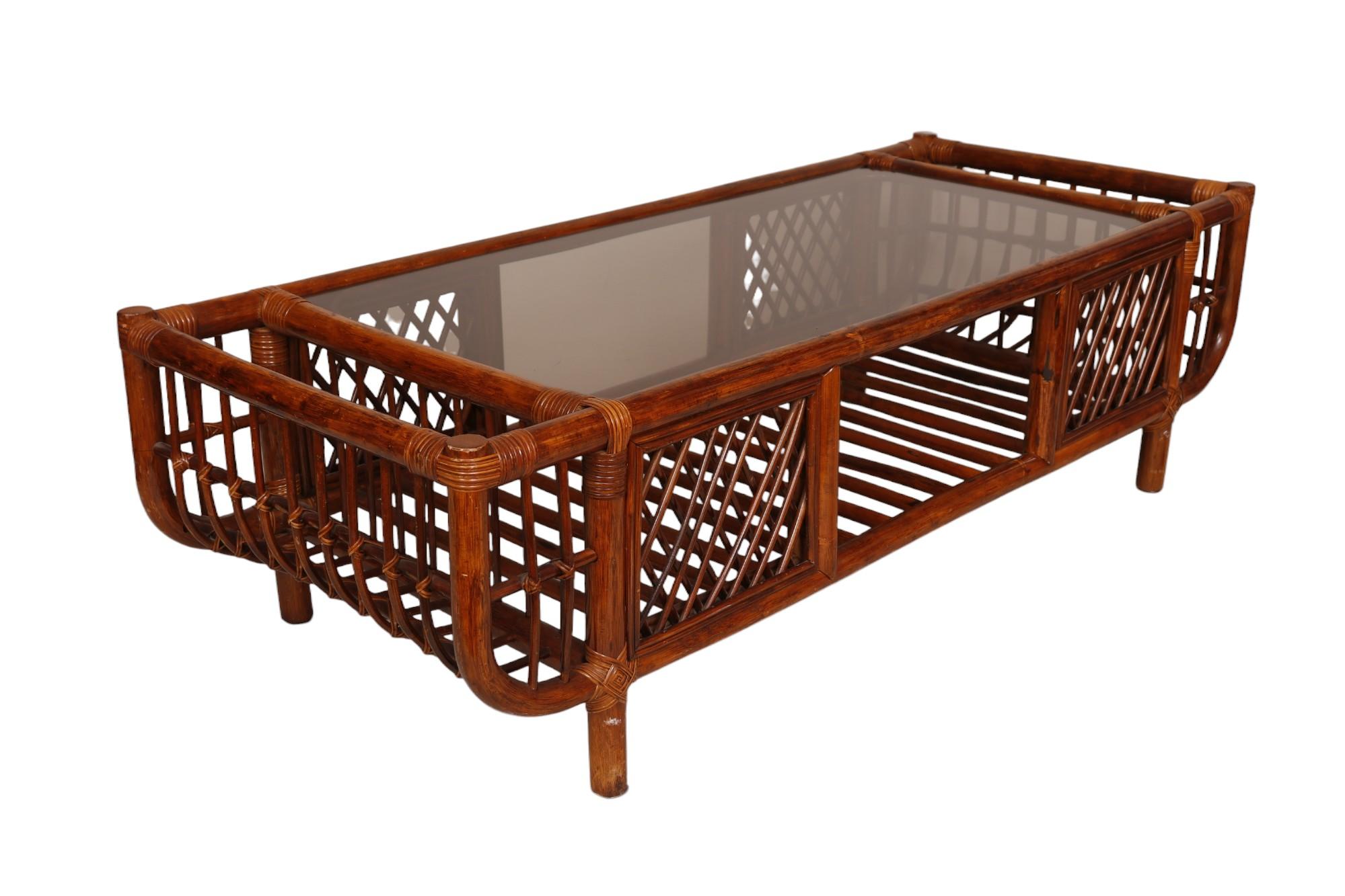 20ième siècle Table basse verre et bambou en vente