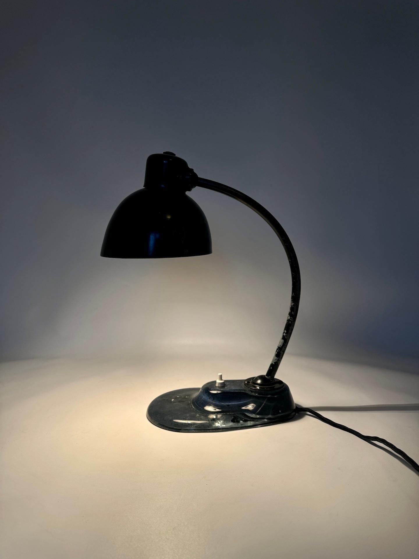 Glass Base Kandem 1115 Table Lamp By Marianne Brandt Circa Late 1930’s In Fair Condition For Sale In Crespières, FR