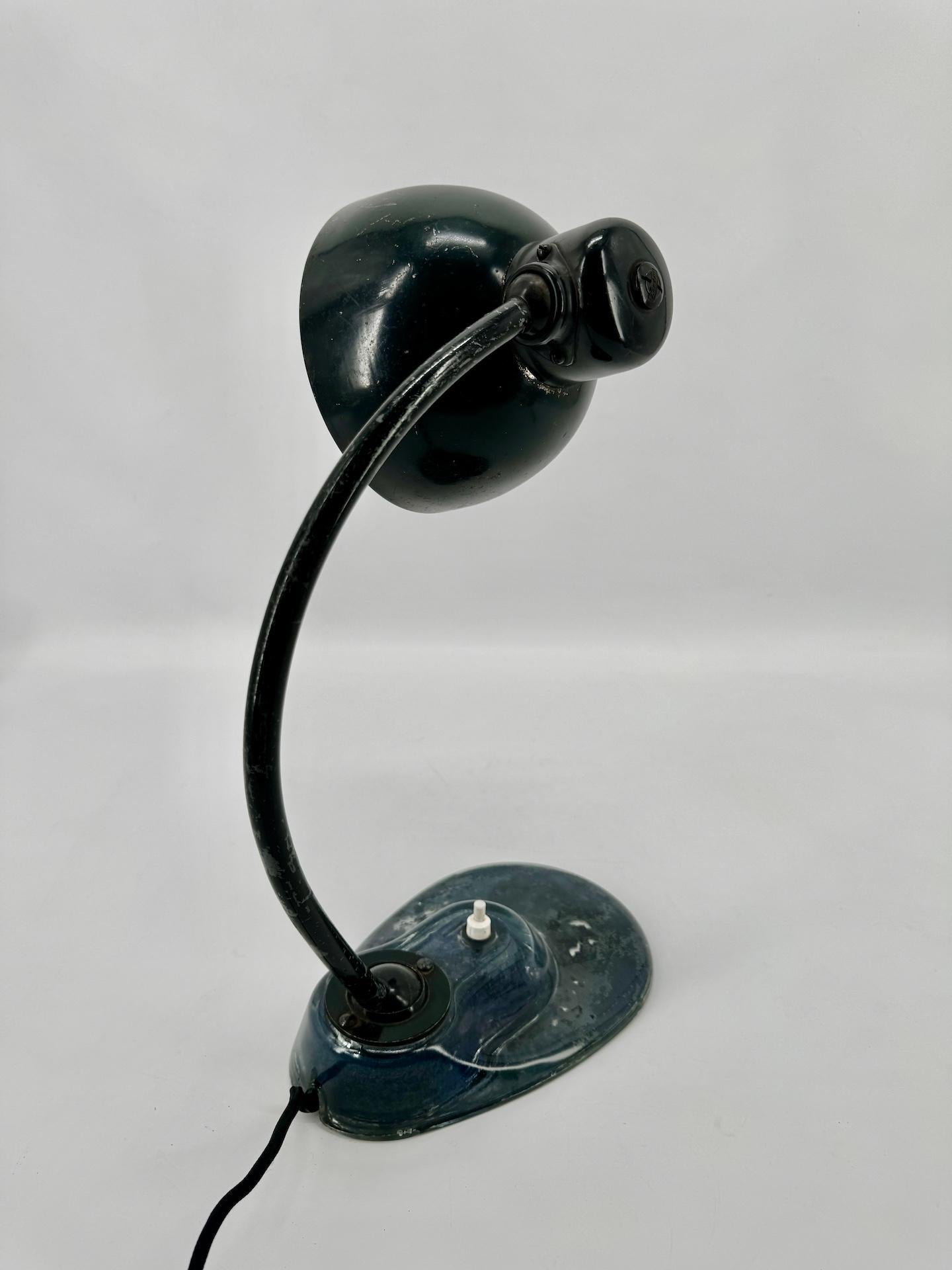 Verre Lampe de table Kandem 1115 à pied en verre par Marianne Brandt Circa Late 1930's en vente