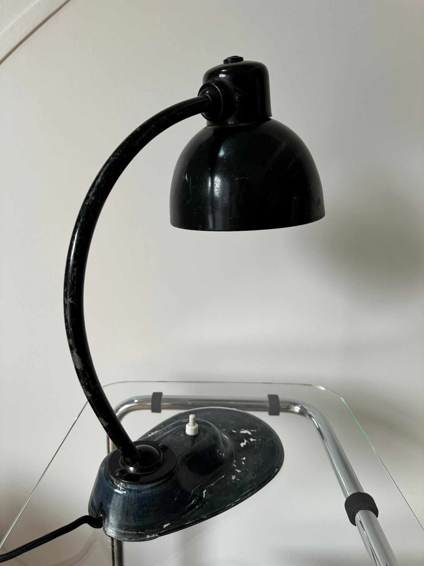 Lampe de table Kandem 1115 à pied en verre par Marianne Brandt Circa Late 1930's en vente 2