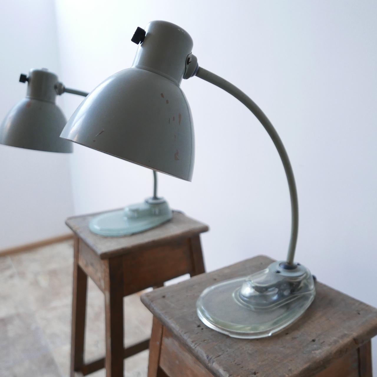 Bauhaus-Tischlampen mit Glasfuß im Zustand „Gut“ im Angebot in London, GB