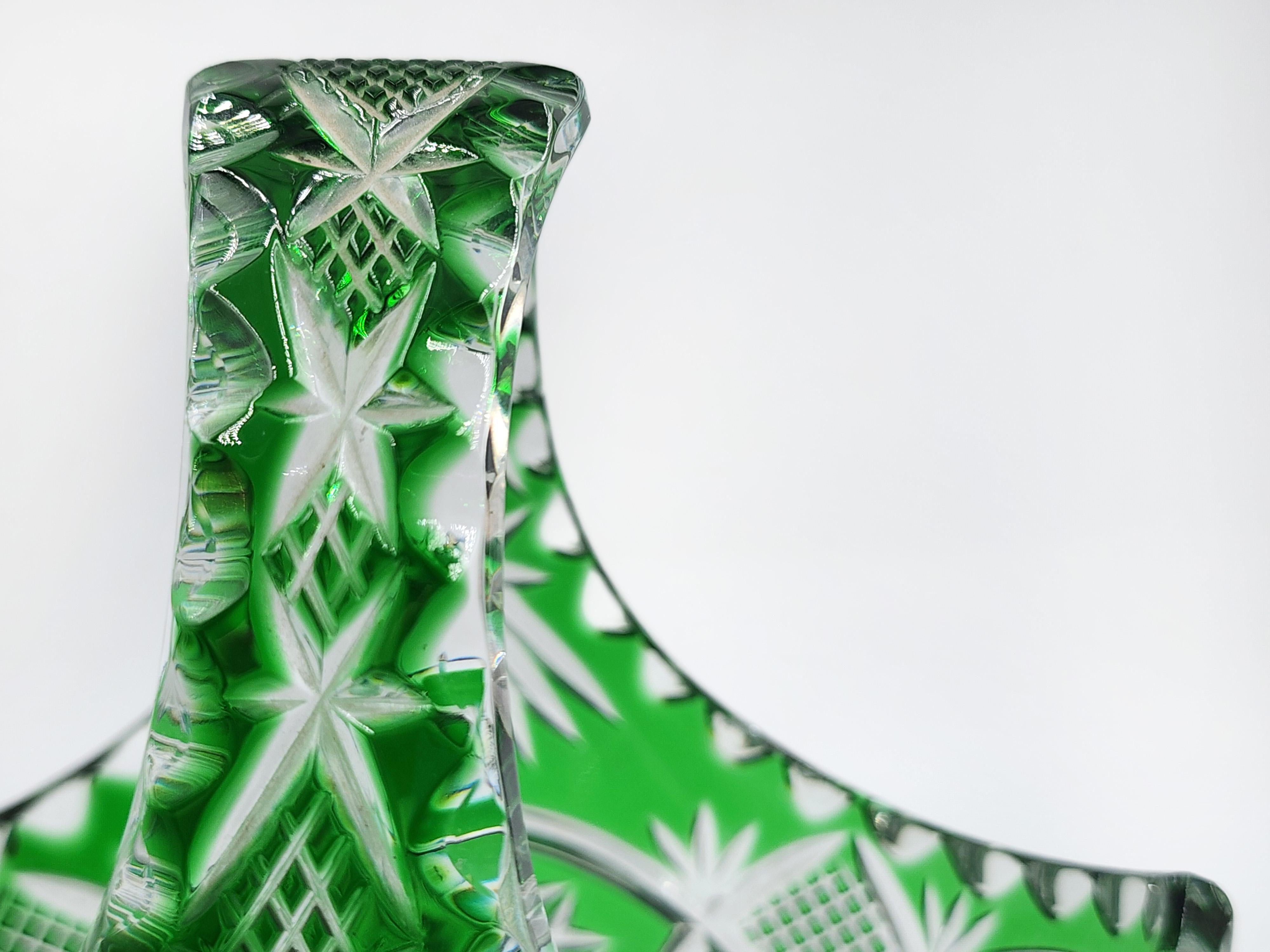 Bleikristall Crystal Basket, Germany
This Bleikristall crystal basket from Germany features a striking, vibrant green color, enhanced by its distinctive, deep-cut pattern. The design includes star motifs and a geometric grid pattern that spans the