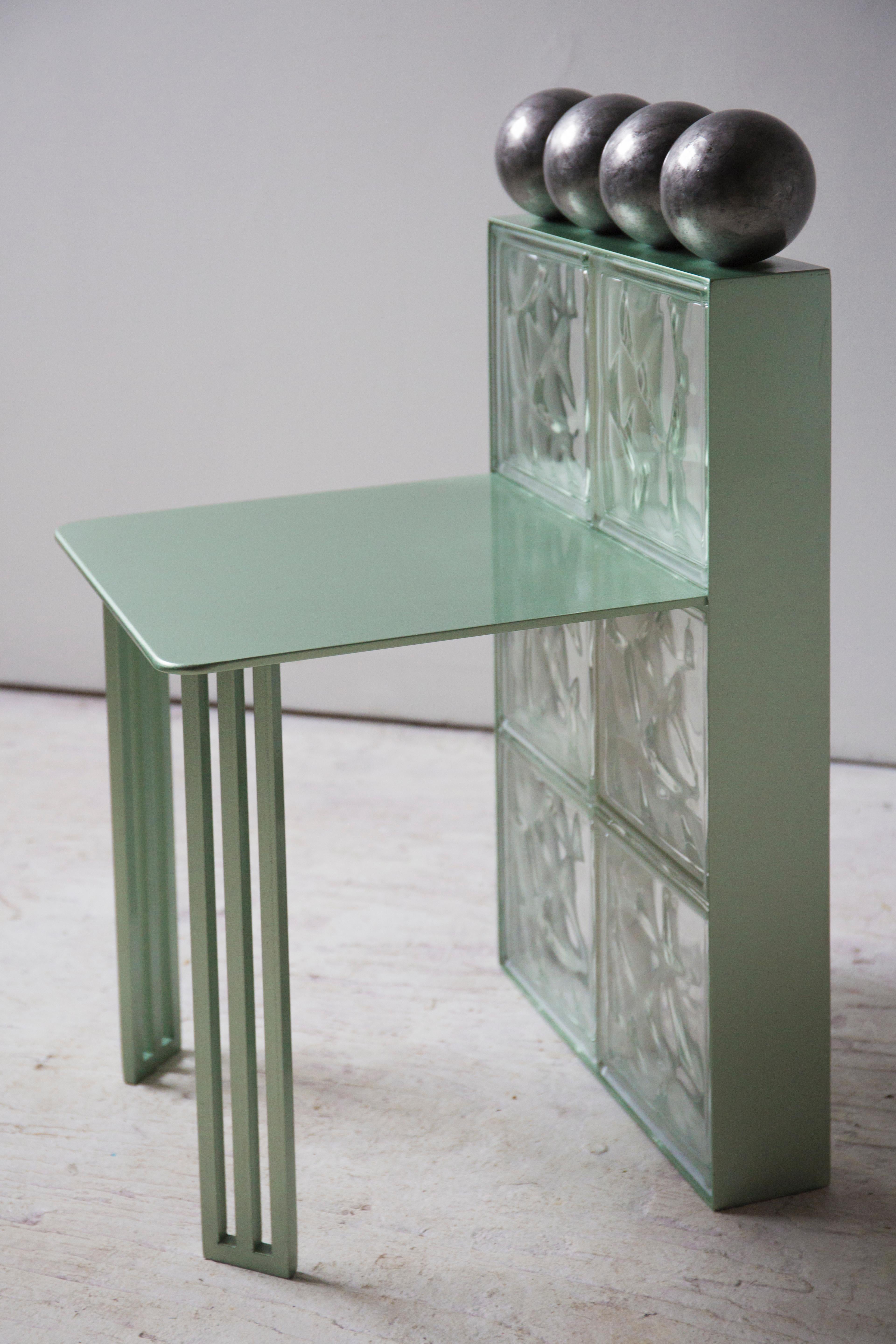Glasblock und Stahlkugeln Stuhl (Metallarbeit) im Angebot
