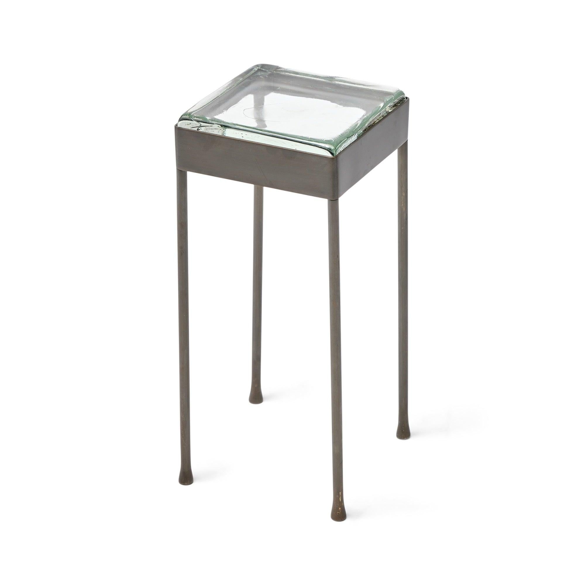 Vista' Glasblock-Tisch aus geschwärztem, poliertem, poliertem Edelstahl mit runden Beinen (amerikanisch) im Angebot