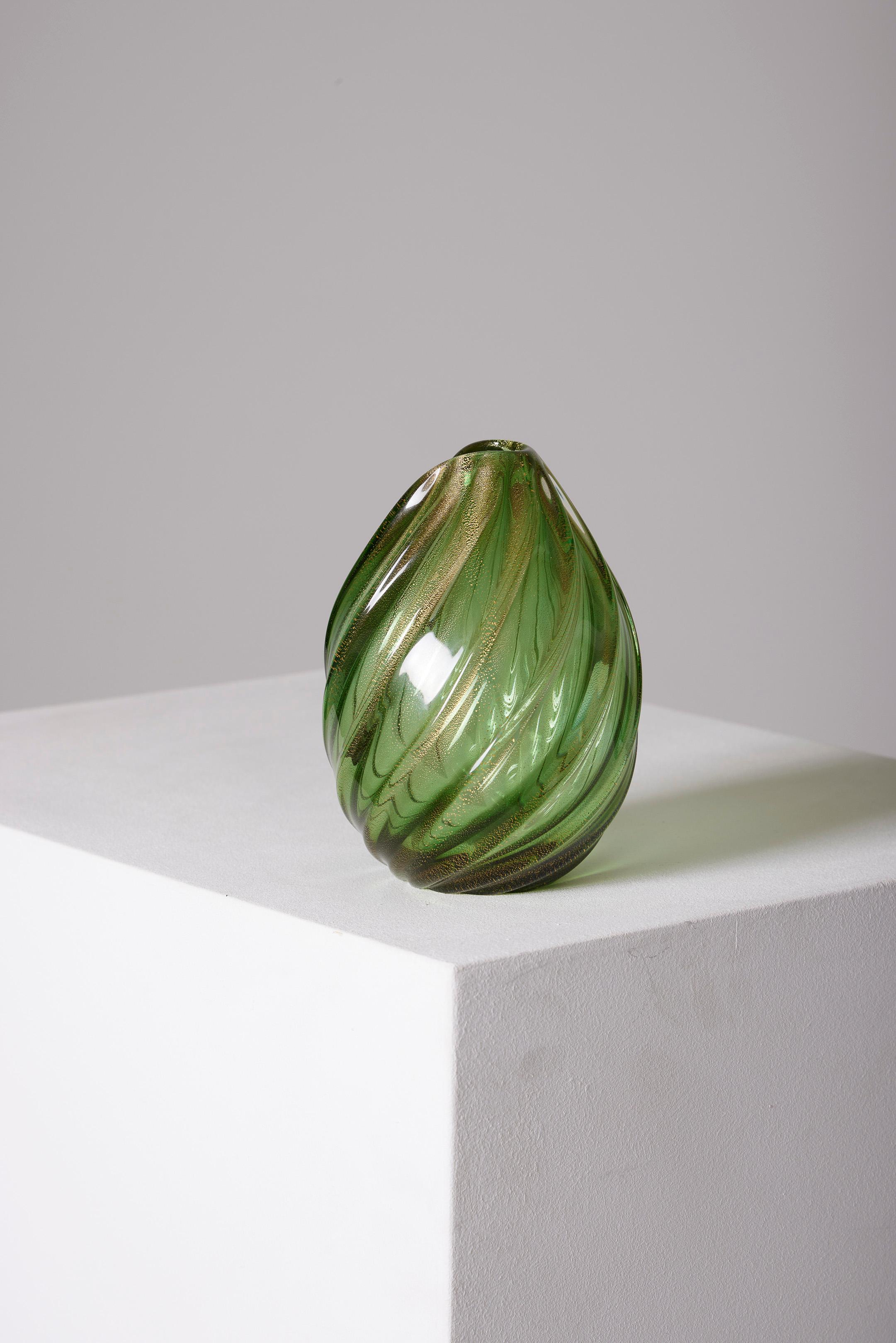 Glass blown vase from Murano signed by Archimede Seguso In Excellent Condition In PARIS, FR