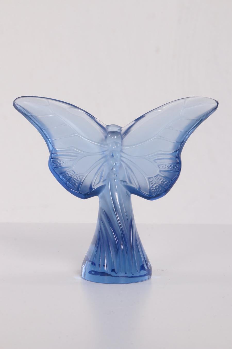 Art déco Sculpture de papillon en verre bleu Lalique France, 1980 en vente