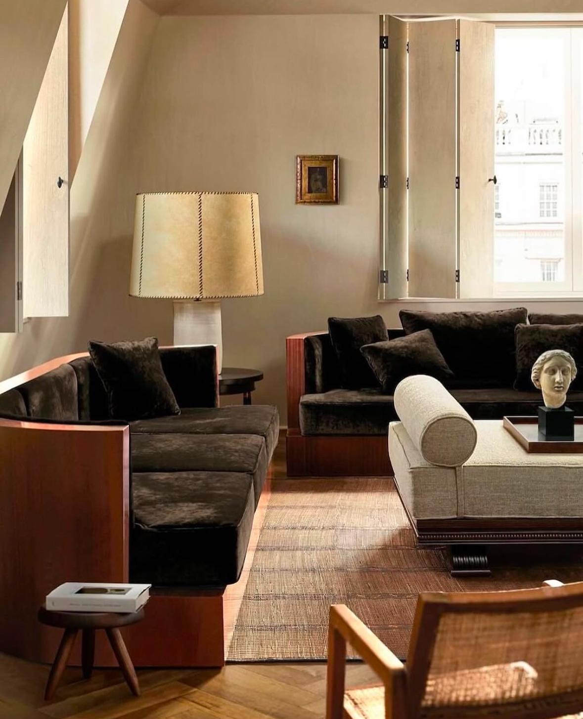 Lampada in bottiglia di vetro e paralume in pergamena con scatola in pino nello stile di Luis Barragán in vendita 6