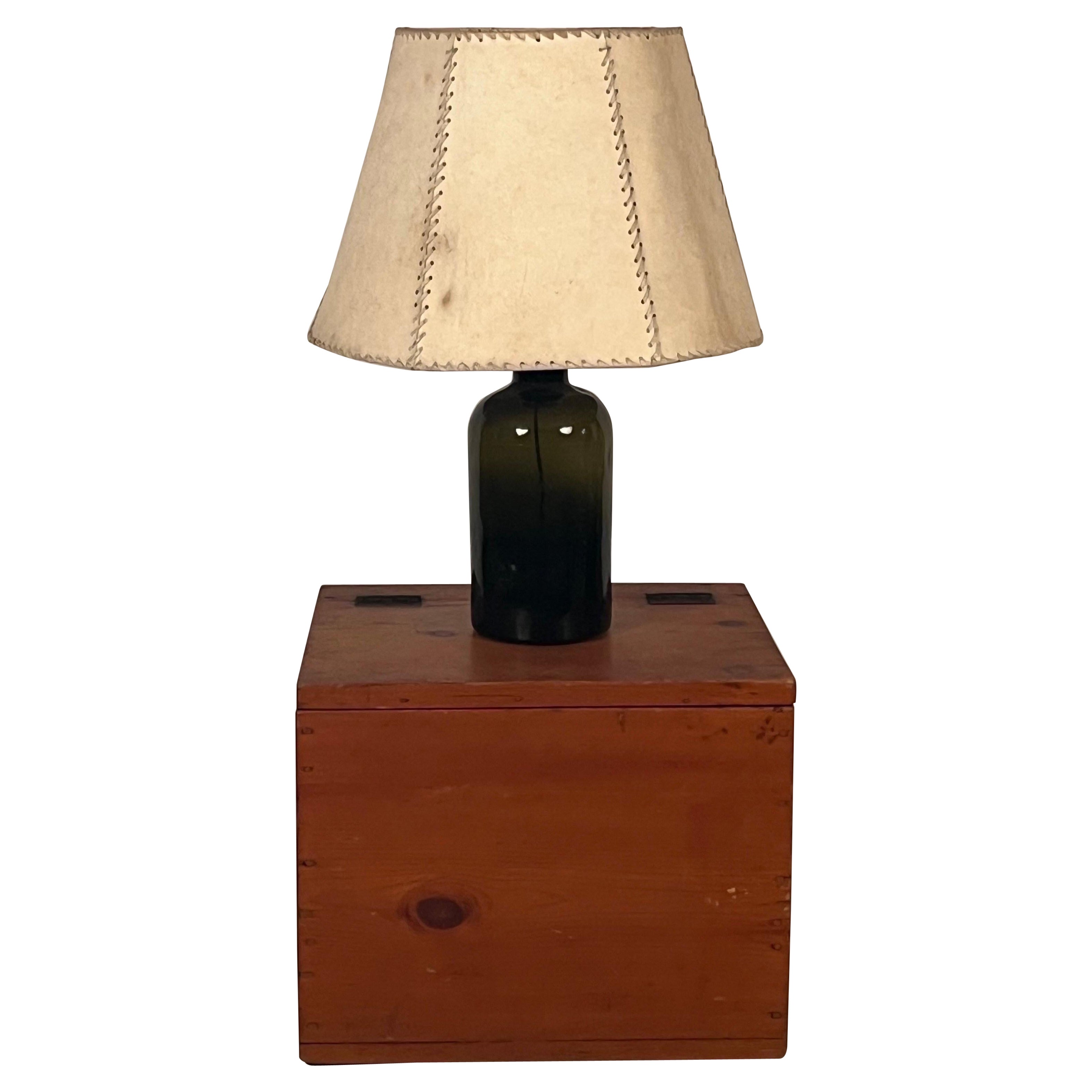 Lampe à abat-jour en verre et parchemin avec boîte en pin dans le style de Luis Barragán
