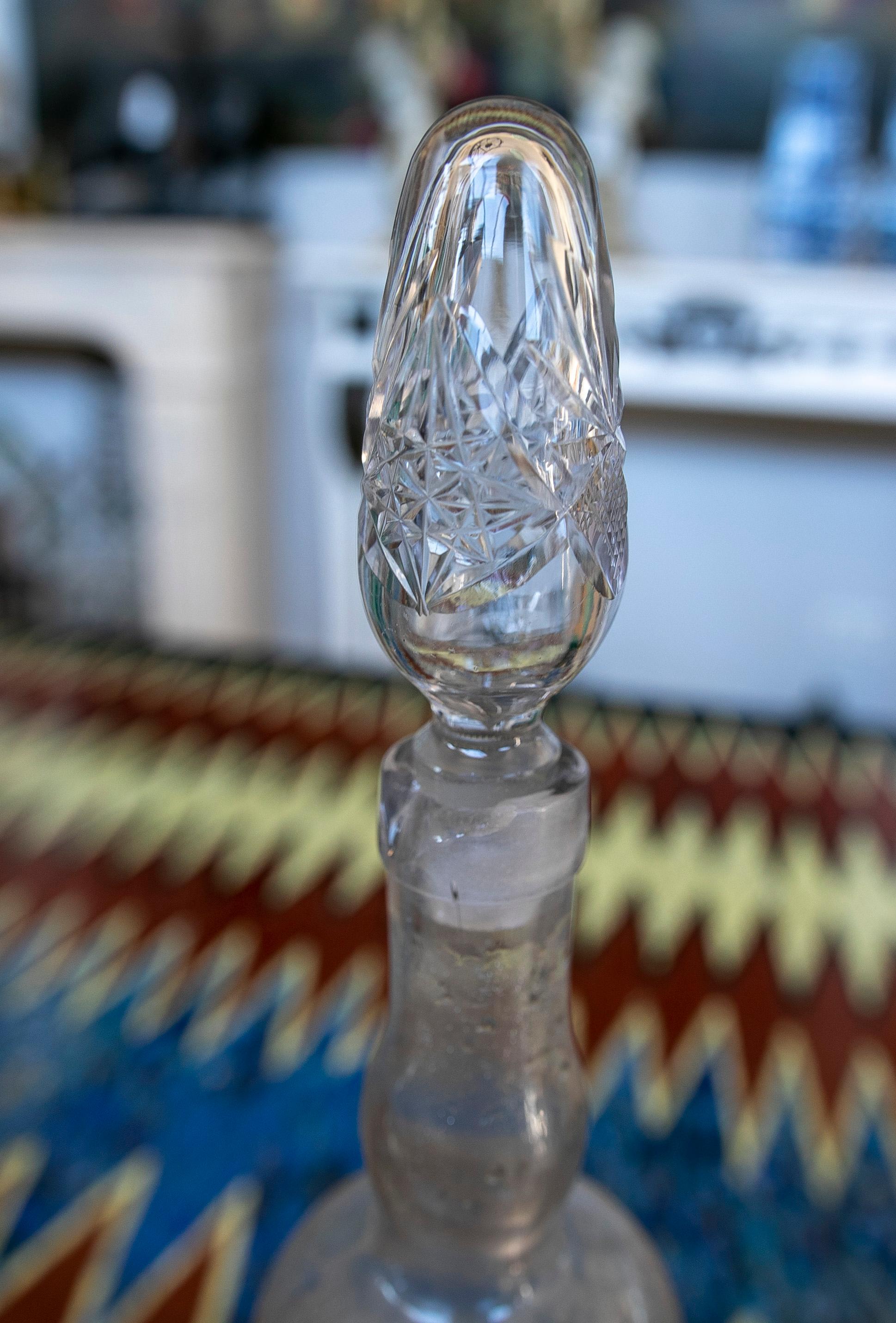 Glasflasche mit handgeformtem Sockel und durchscheinenden und normalen Oberflächen im Angebot 4