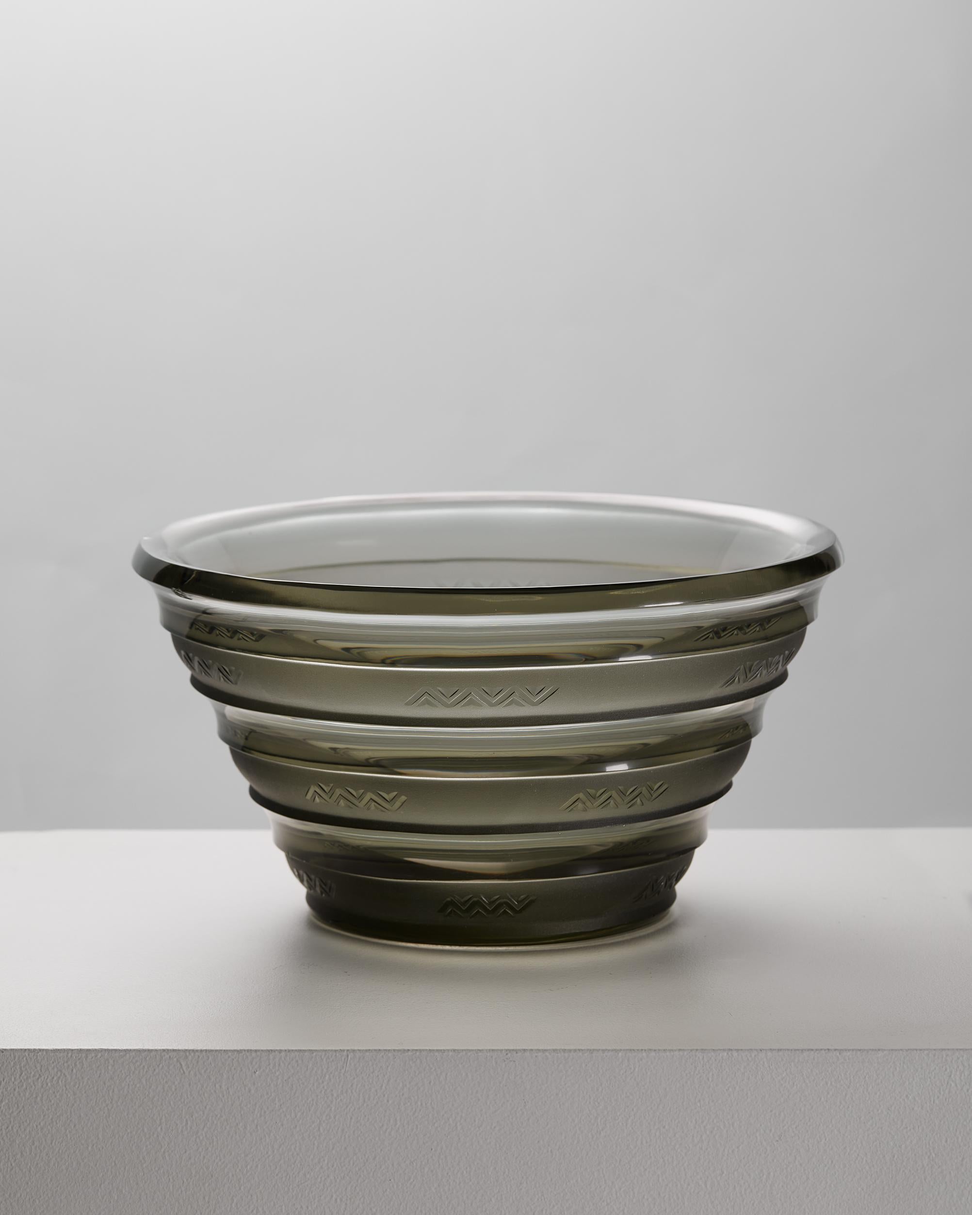 Bowl designed by Simon Gate for Orrefors,
Sweden, 1930.

Glass.

Signed.

Dimensions:
H: 15 cm / 6''
Diameter: 28 cm / 11''