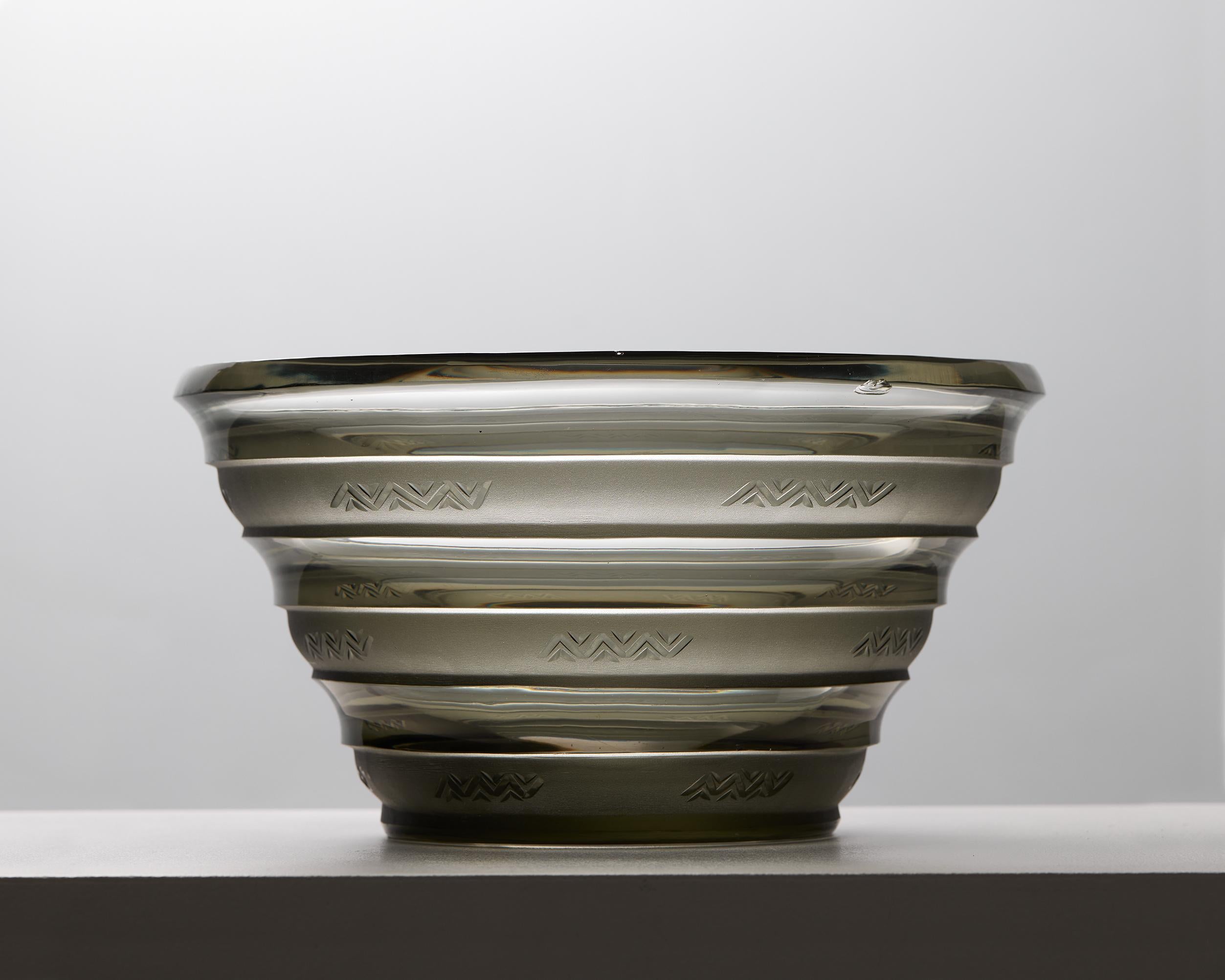 Mid-Century Modern Glass Bowl Designed by Simon Gate for Orrefors, Signed, Sweden, 1930 For Sale