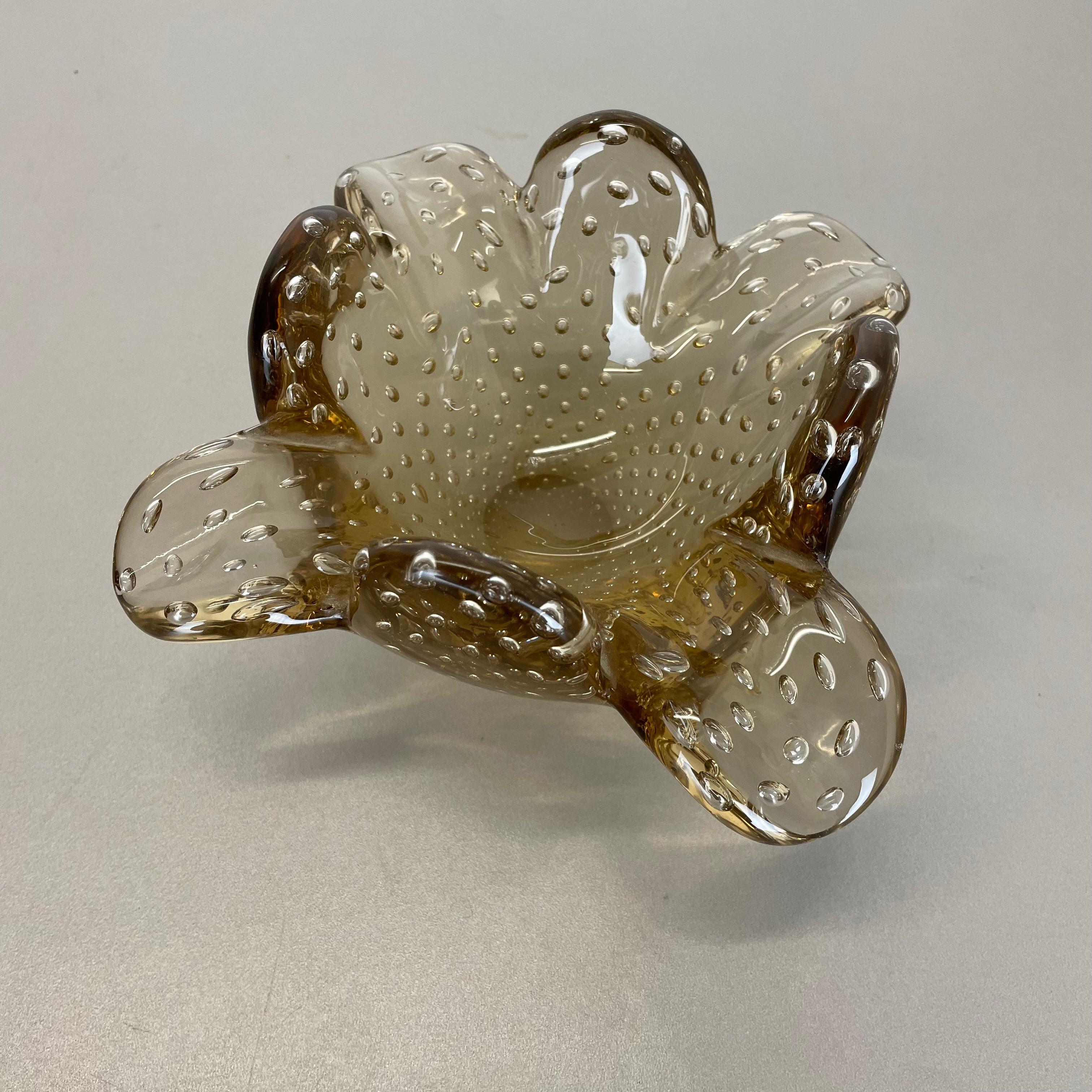 Glass Bowl Element Shell Ashtray Murano Bubble by Barovier and Toso, Italy 1970s In Good Condition For Sale In Kirchlengern, DE