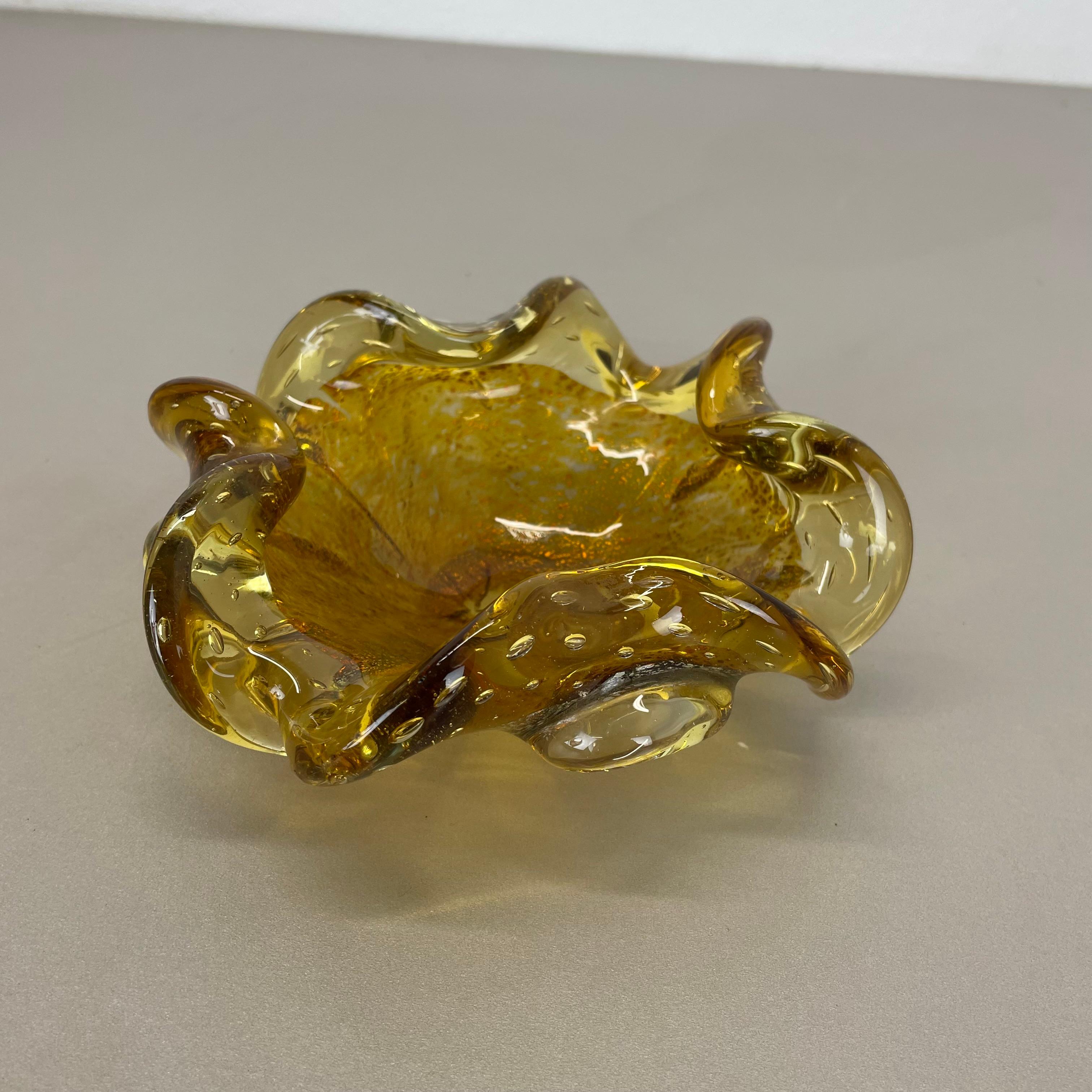 Mid-Century Modern Glass Bowl Element Shell Ashtray Murano Gold Dust Barovier and Toso, Italy 1970s For Sale
