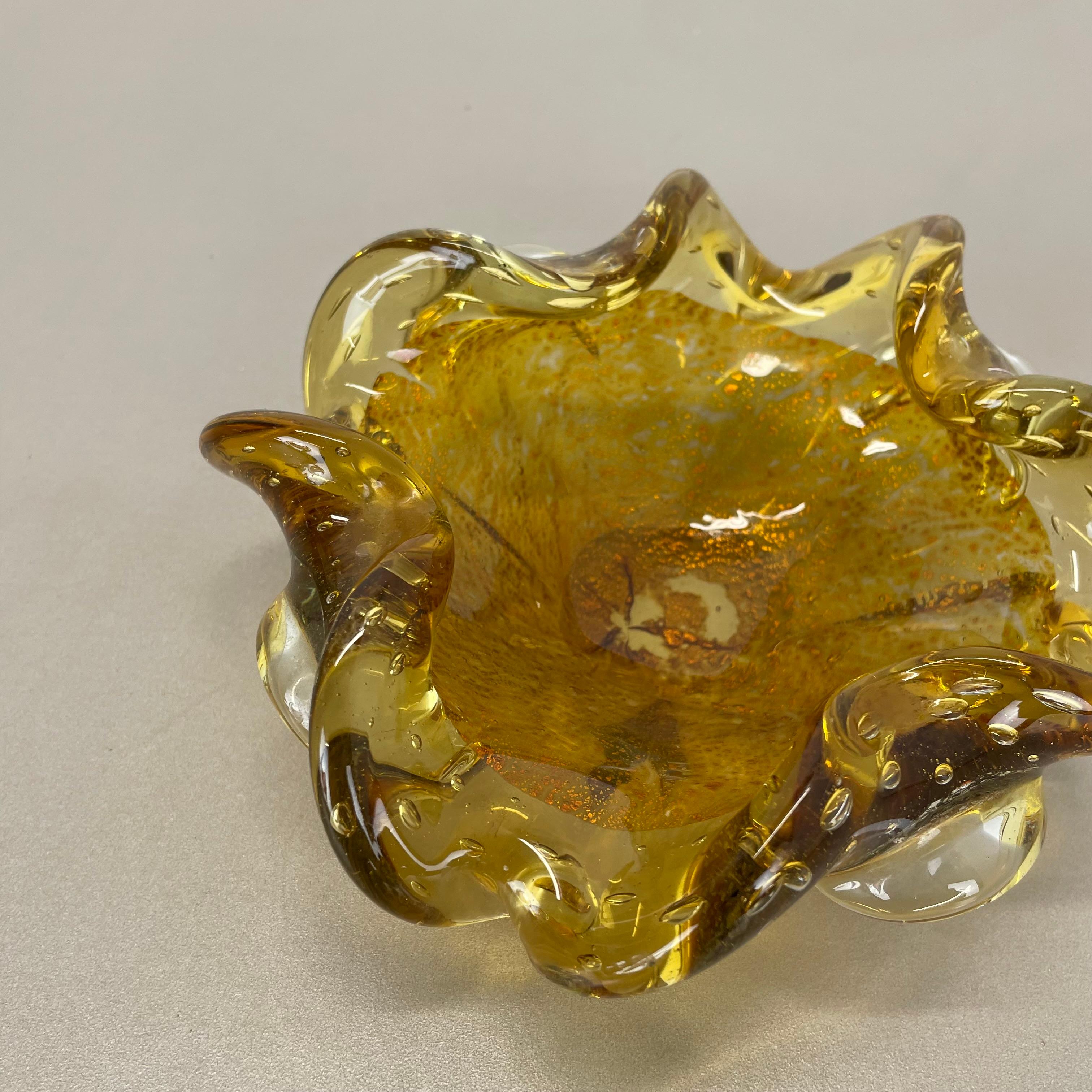 Italian Glass Bowl Element Shell Ashtray Murano Gold Dust Barovier and Toso, Italy 1970s For Sale