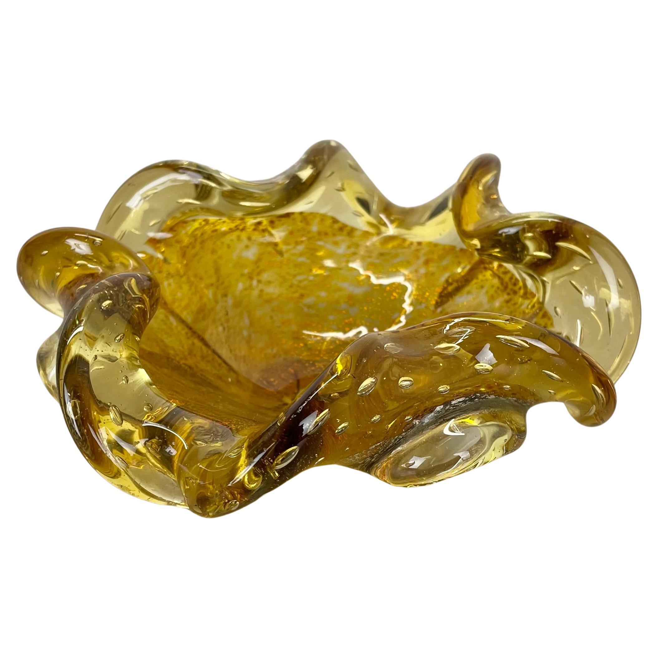 Cendrier en forme de bol en verre de Murano avec poussière dorée Barovier et Toso, Italie, années 1970