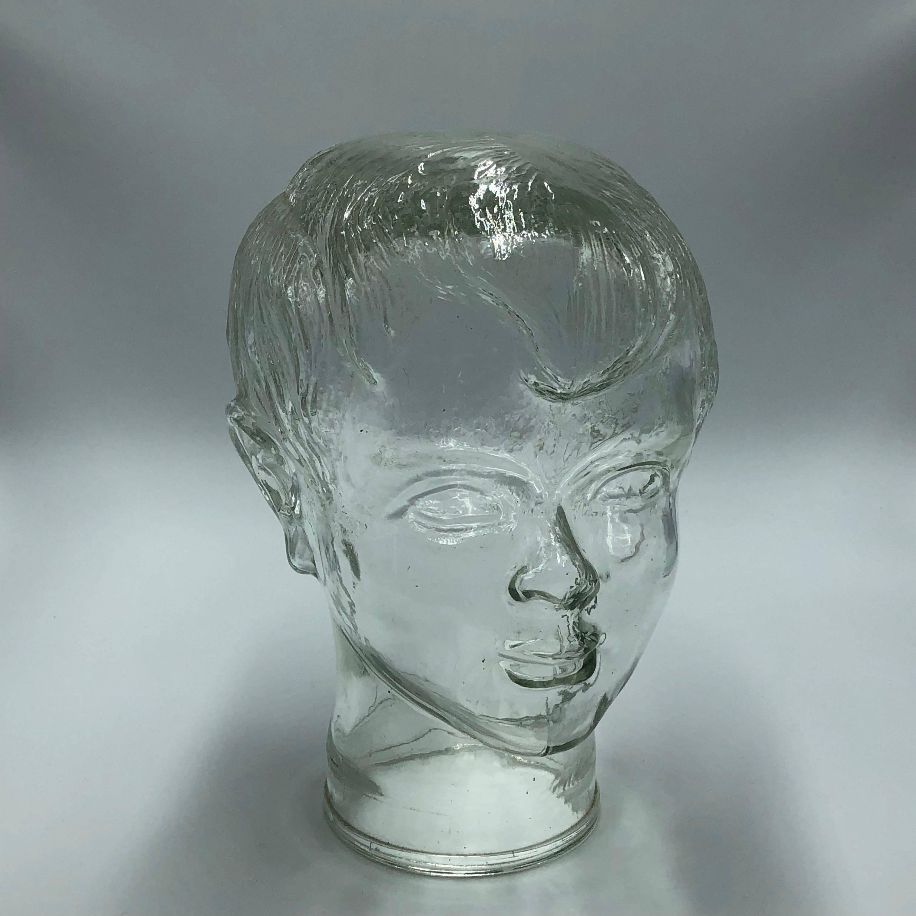 Unique vintage 1980s Postmodern glass boys head, mannequin, store display hat, headphone holder, retro eighties prop home decor. 

Measures: Height 25 cm (10 inch)
width 15 cm (6 inch).
 