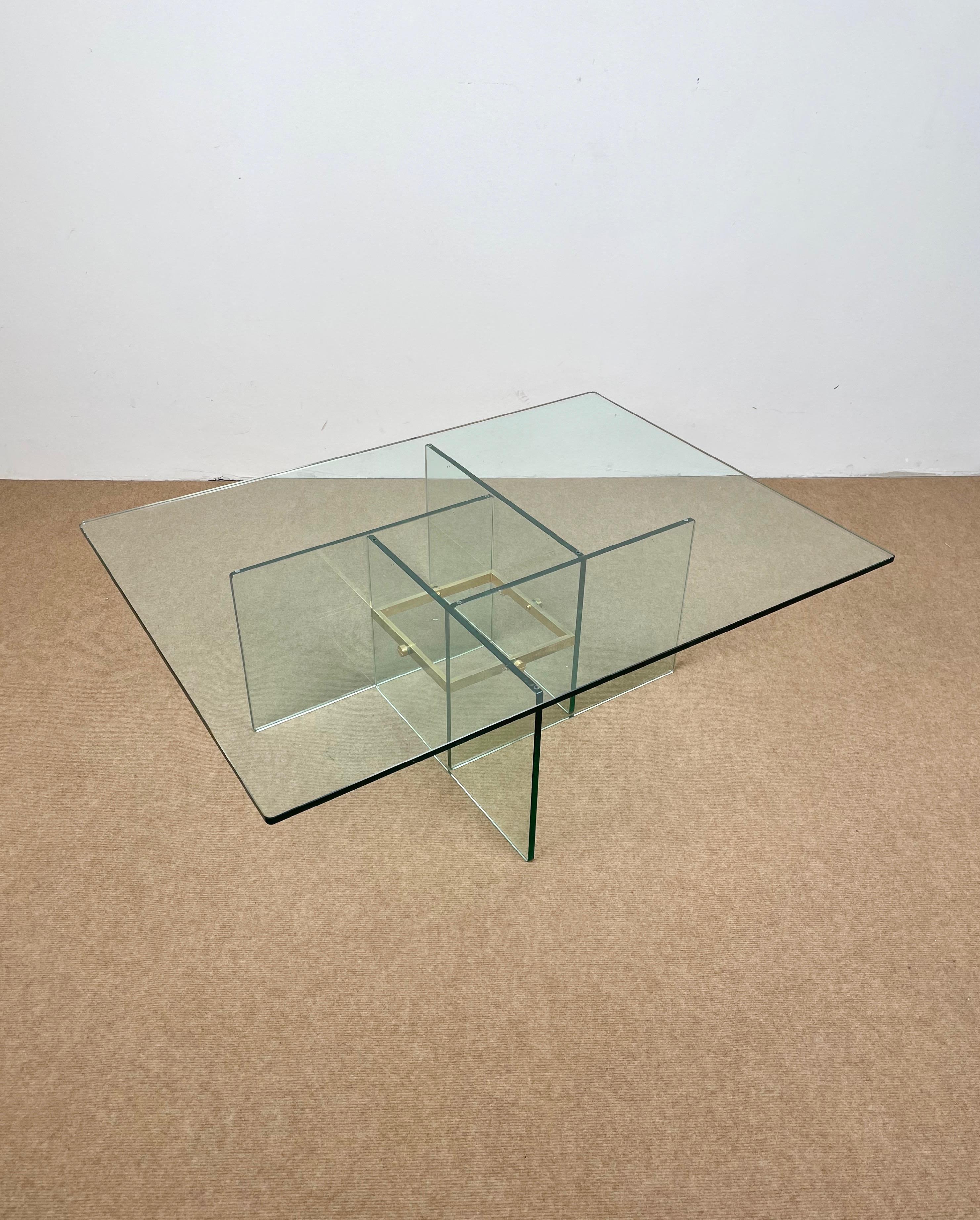 Rectangular coffee table in glass with brass details attributed to Fontana Arte. 

Made in Italy in the 1970s.
