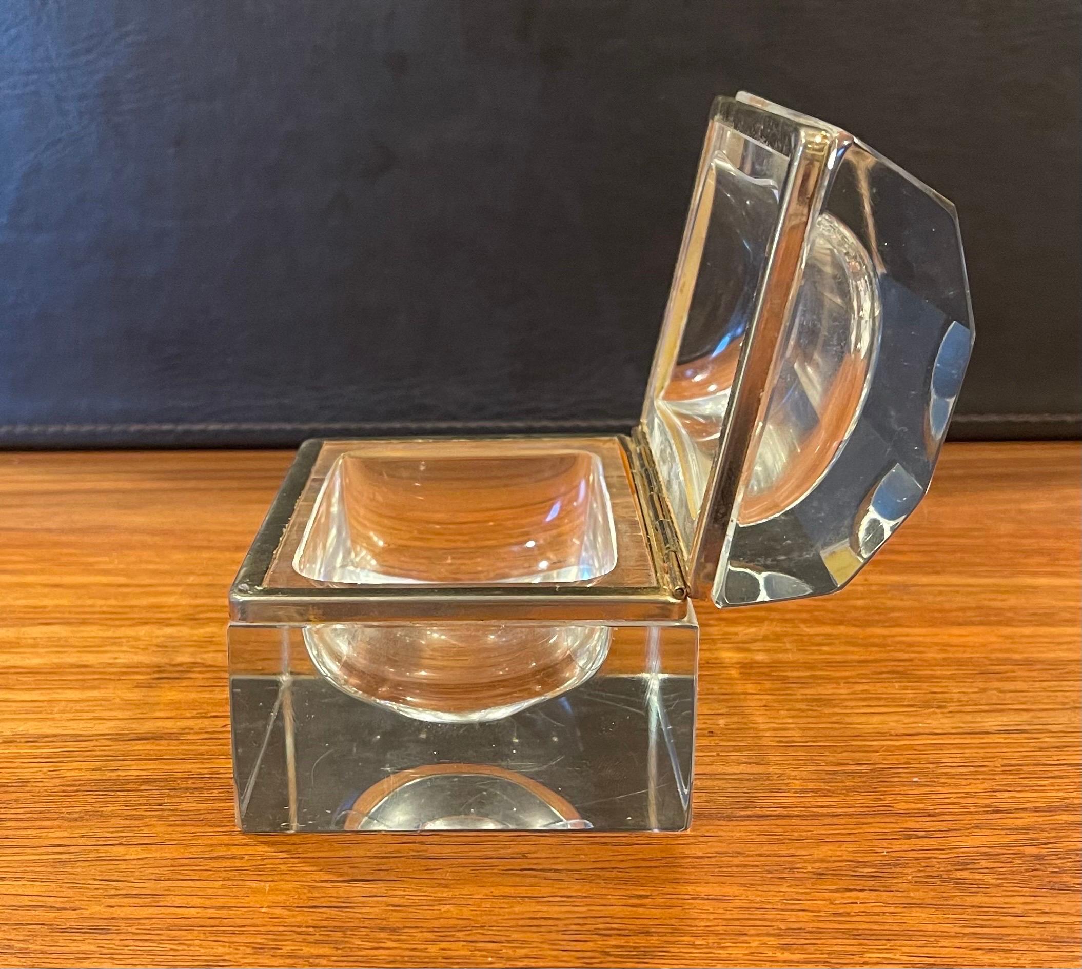 Schmuckdose mit Deckel aus Glas und Messing (20. Jahrhundert) im Angebot