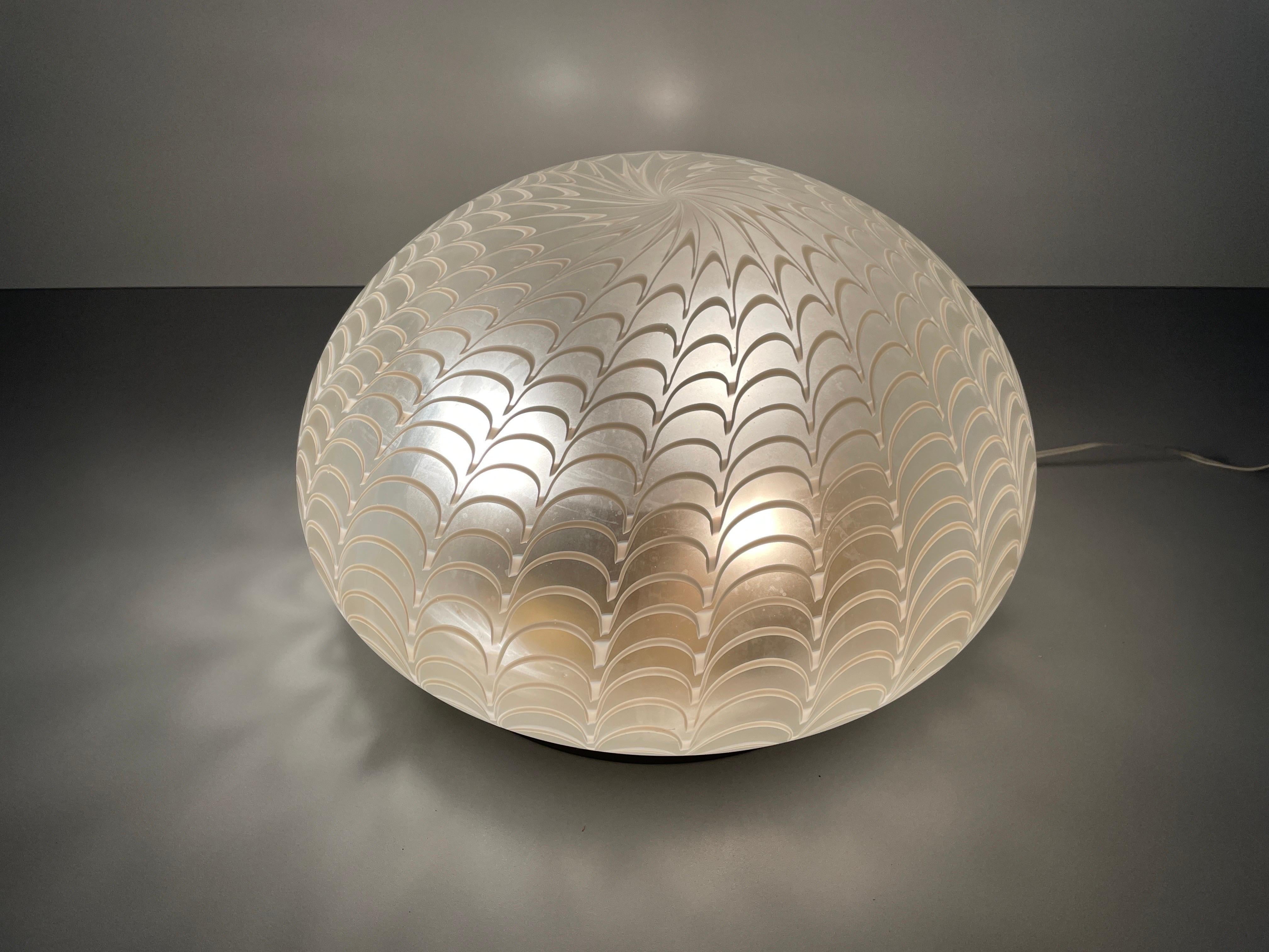 Lampe affleurante en verre et laiton, Design/One, années 1960, Italie en vente 4