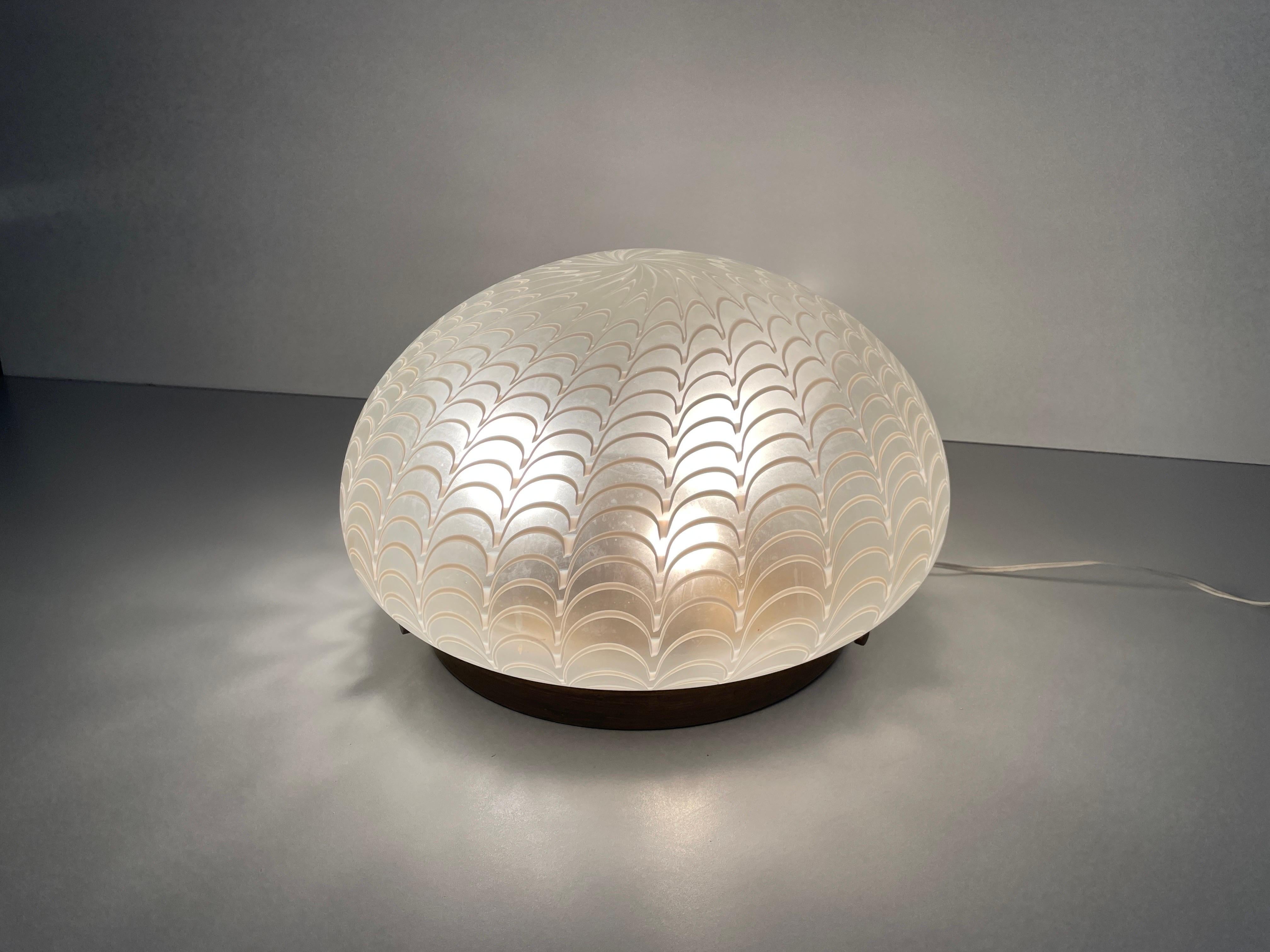 Lampe affleurante en verre et laiton, Design/One, années 1960, Italie en vente 7