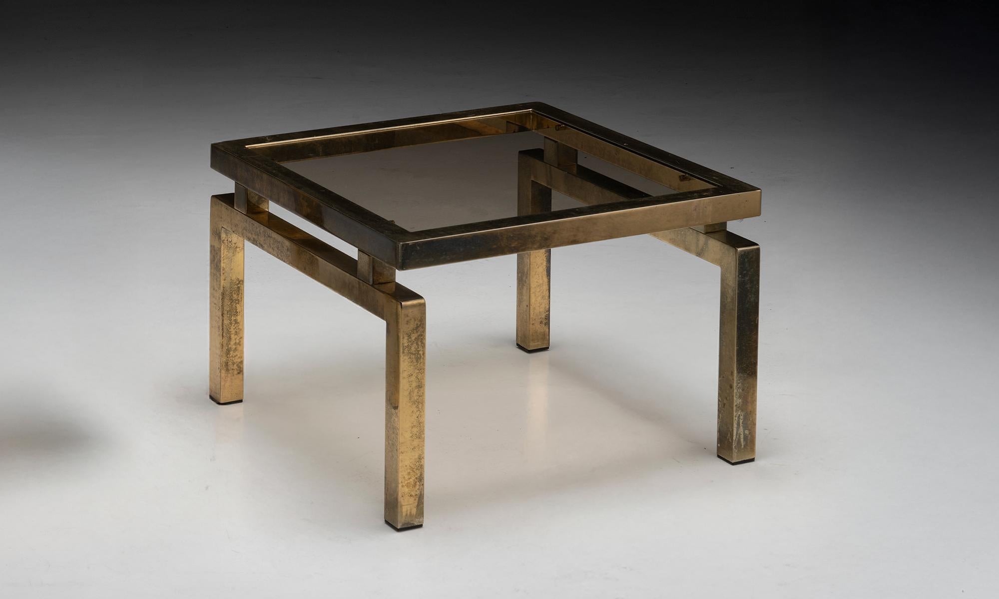 Tables d'appoint en verre et laiton
Italie, 1970
Cadre en laiton avec plateau en verre.
23 