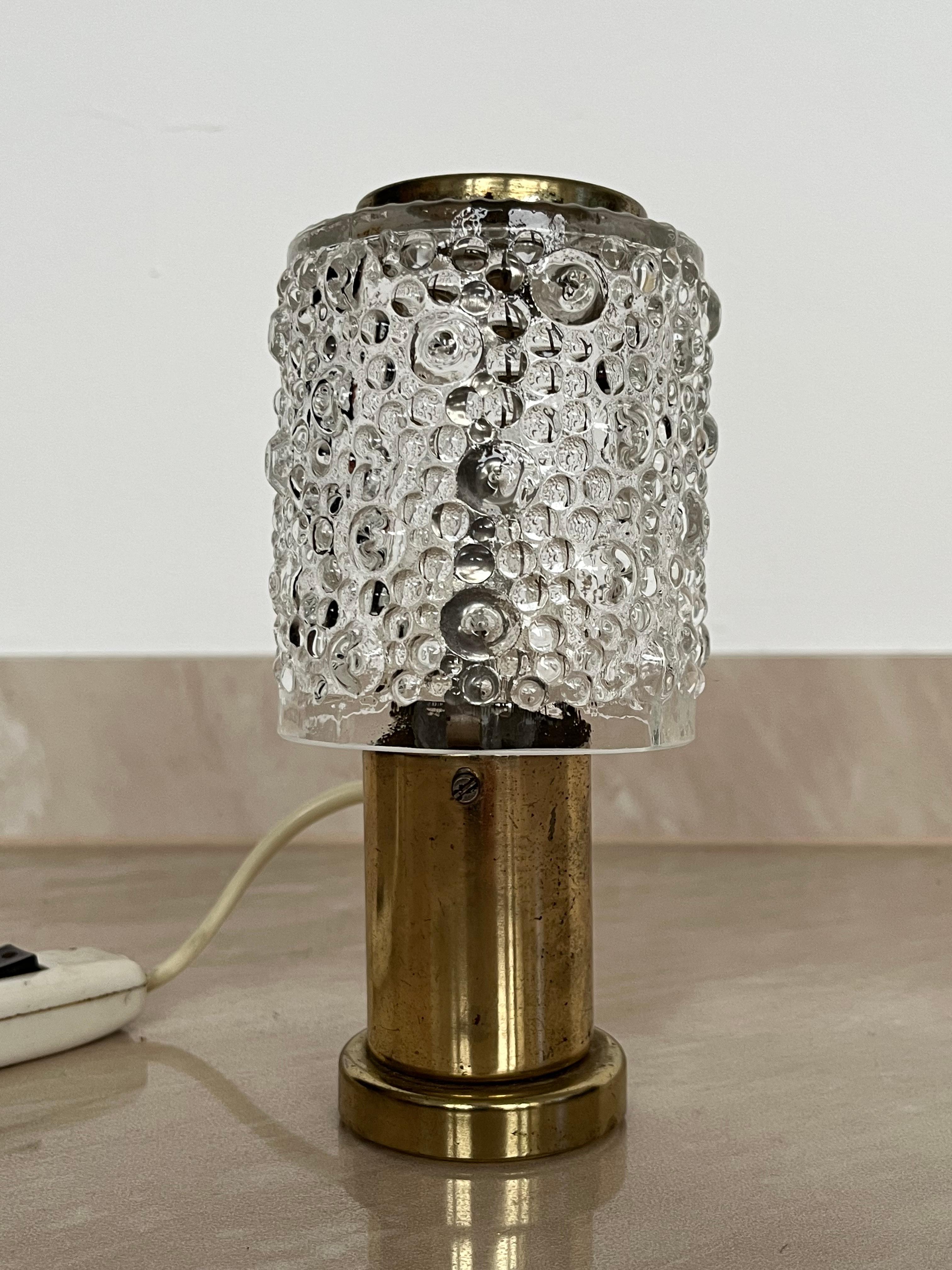 Milieu du XXe siècle Lampe de table en verre et laiton de Preciosa, Kamenický Šenov, années 1960