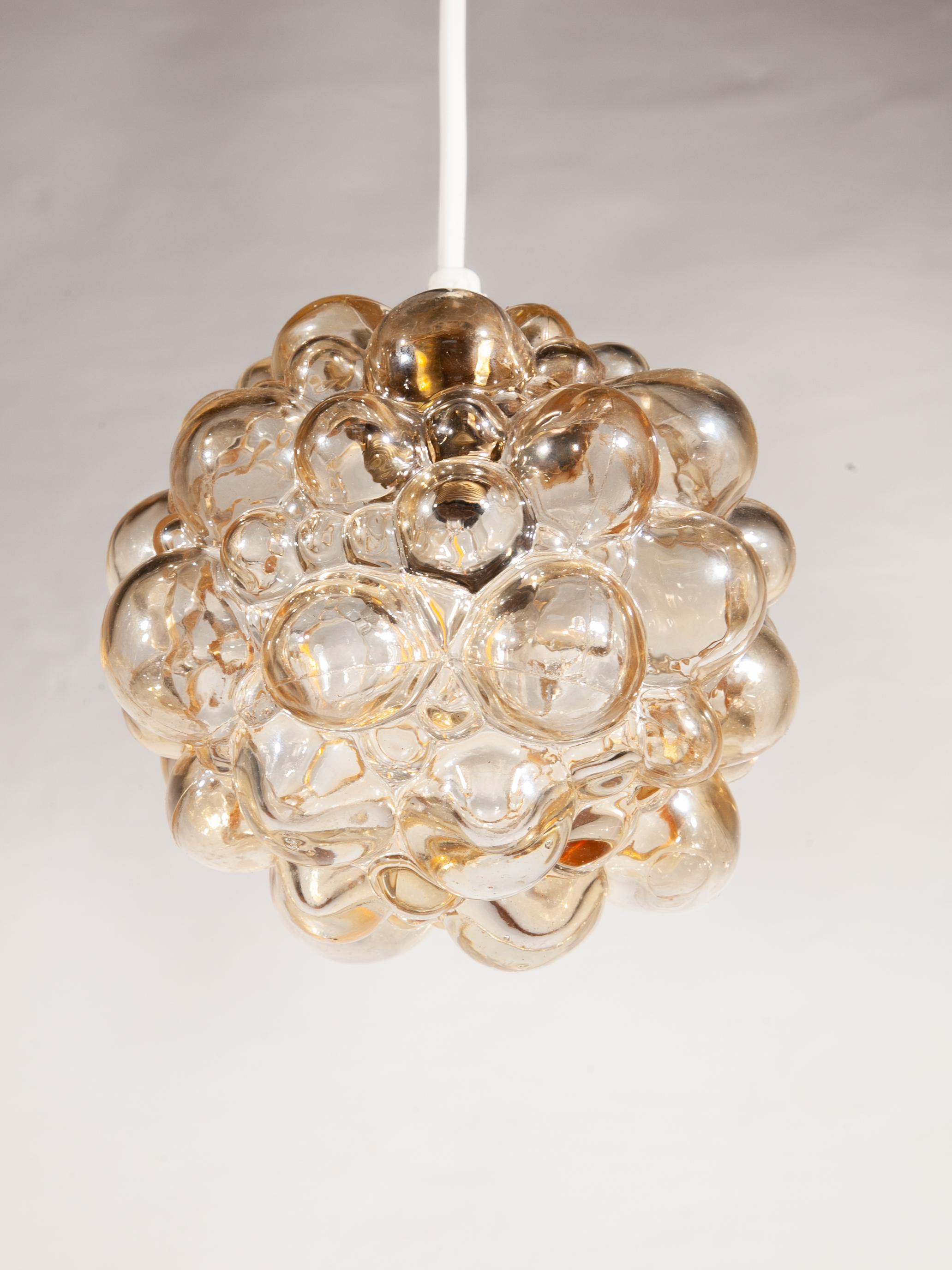 Glass Bubbled Pendelleuchte entworfen von Helena Tynell für Glasshutte Limburg im Zustand „Gut“ im Angebot in Antwerp, BE