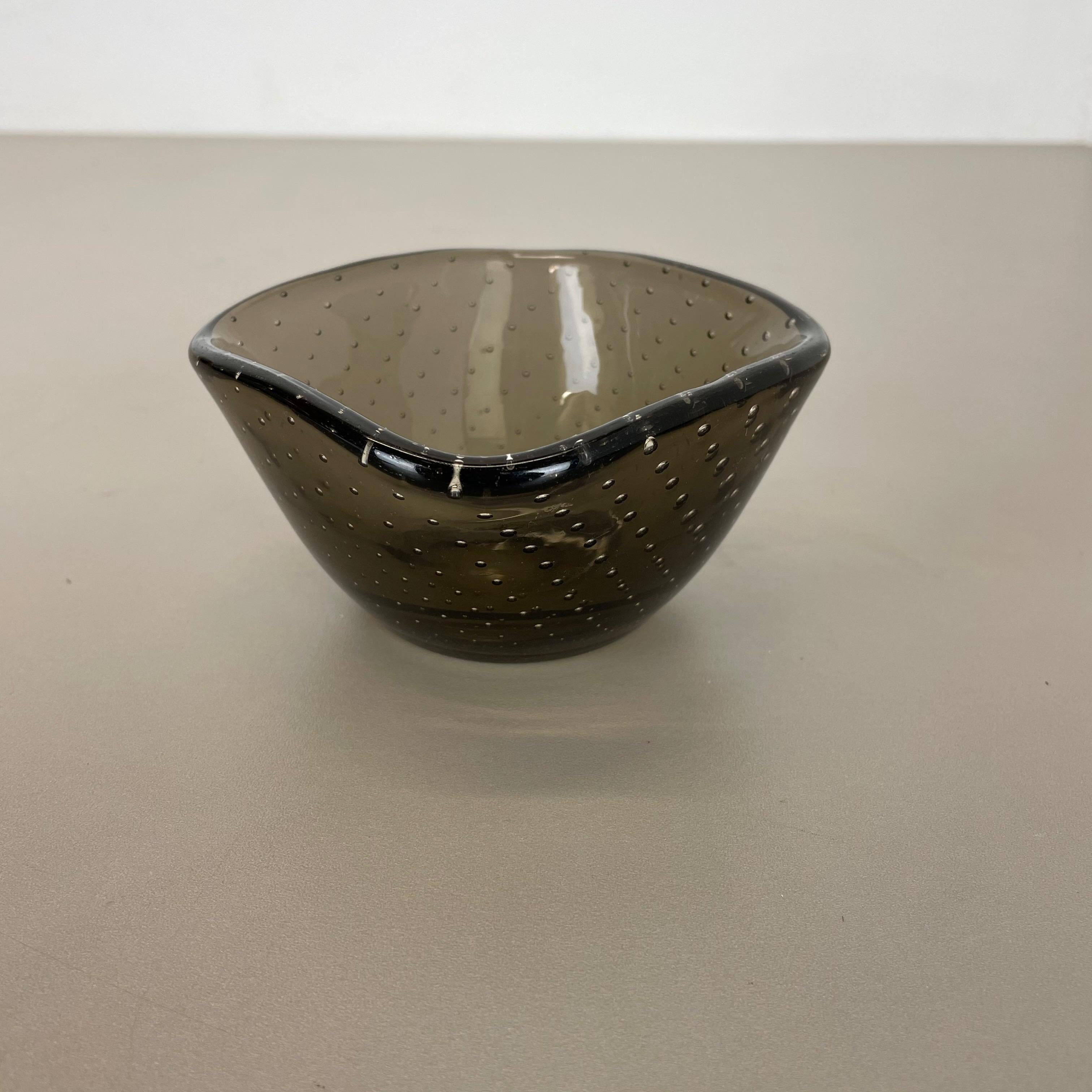 Article:

Murano glass bowl, ashtray element


Producer: Venini Glass, Murano


Origin:

Murano, Italy


Decade:

1970s


This original glass shell bowl was produced in the 1970s in Murano, Italy by VENINI. An elegant green Murano