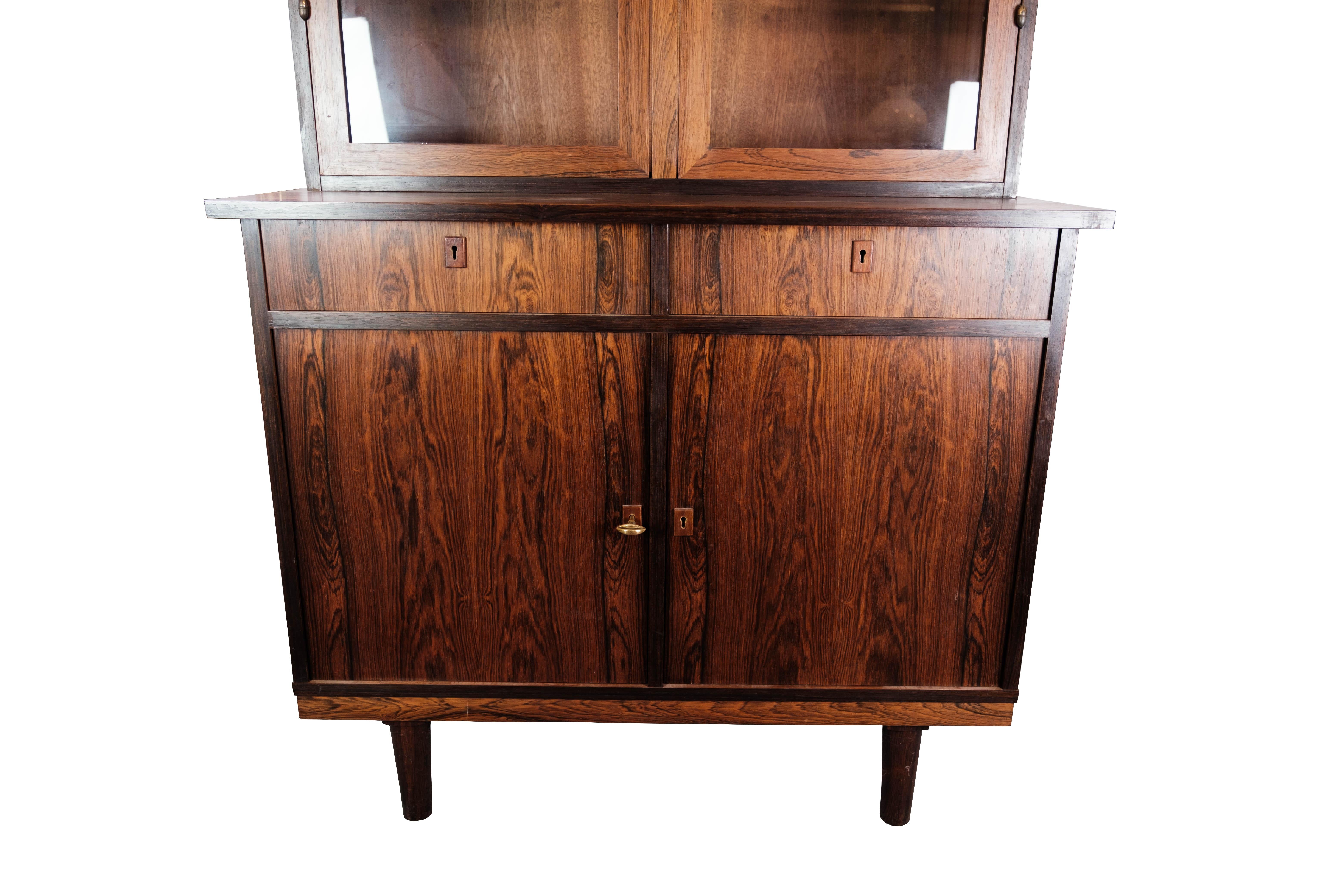 Glass cabinet in rosewood of Danish design from the 1960s. The cabinet is in great vintage condition.