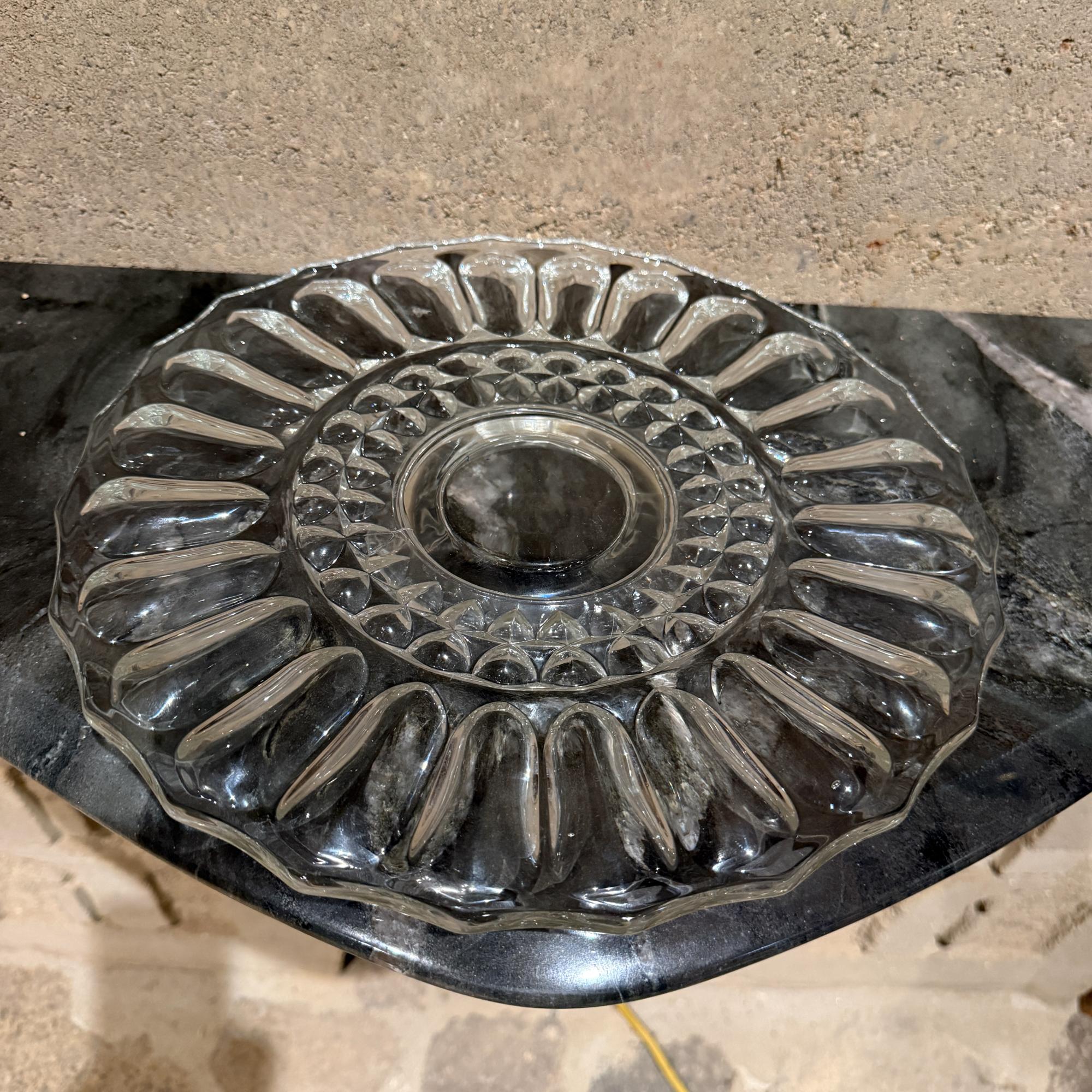 Support à gâteaux en verre Vintage By État moyen - En vente à Chula Vista, CA