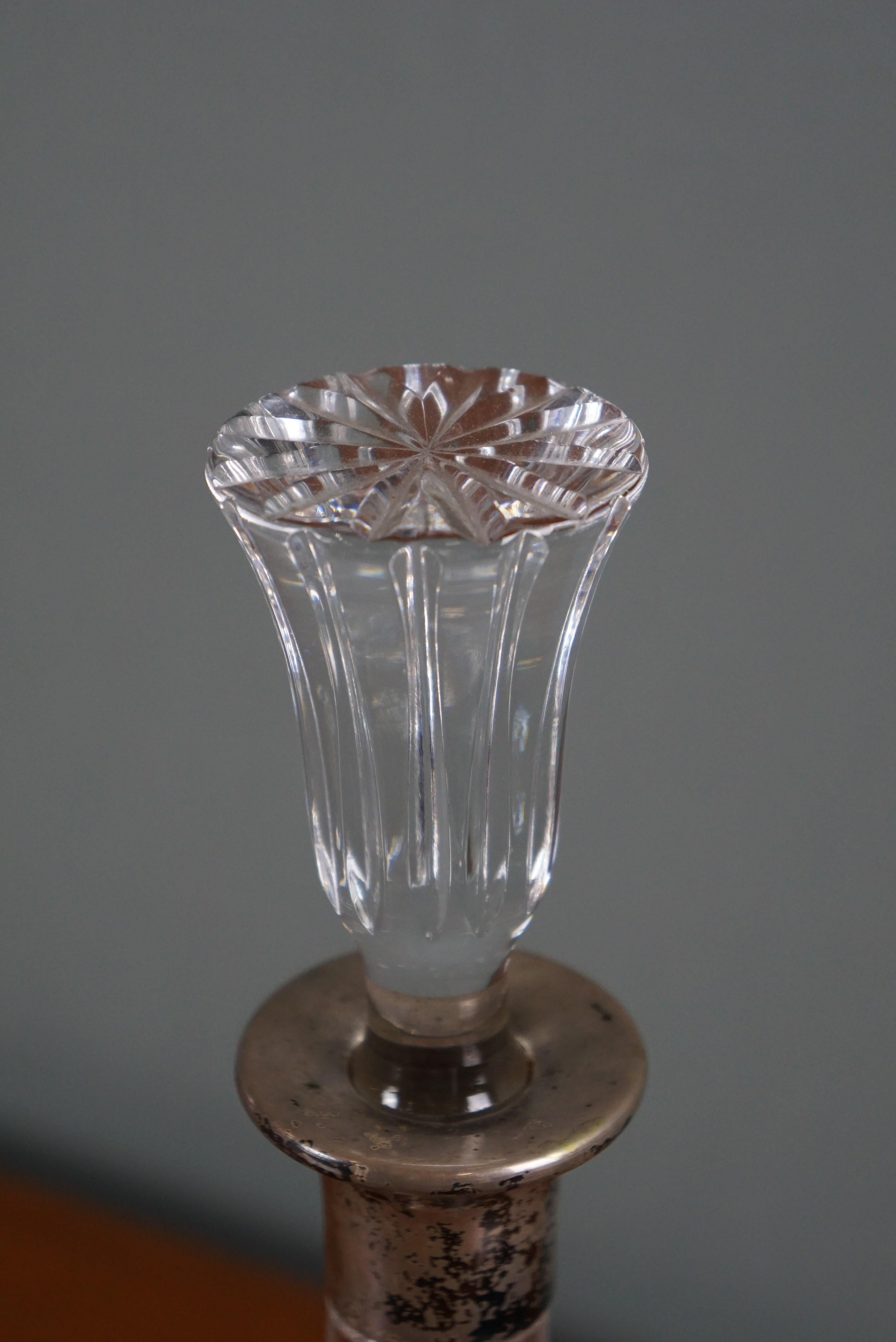 Glass carafe with cap and silver-colored collar In Good Condition For Sale In Harderwijk, NL