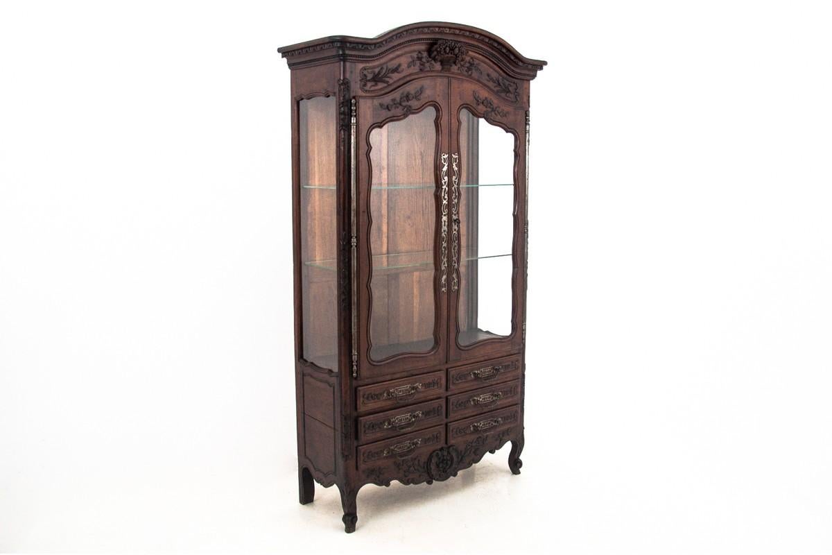 Glass-case cabinet, France, circa 1880.

Dimensions: height 211 cm, width 117 cm, depth 46 cm.