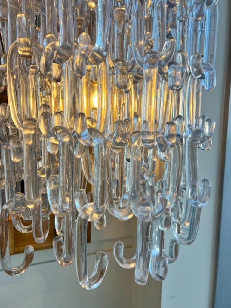 Hängeleuchte aus Glaskette mit Gliedern, Art déco-inspiriert, modern (21. Jahrhundert und zeitgenössisch) im Angebot