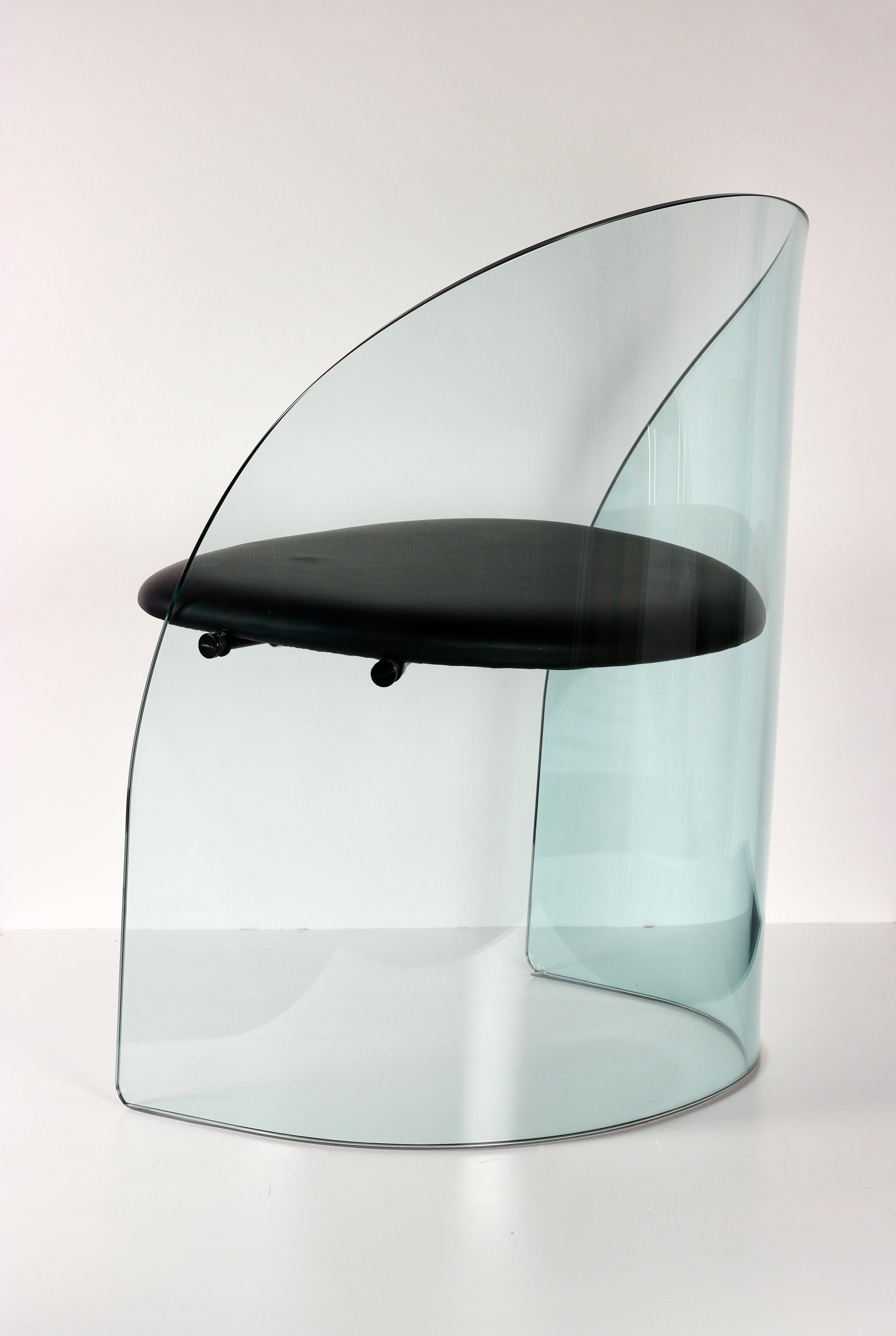 Silla de cristal a la manera de Louis Dierra en venta 4