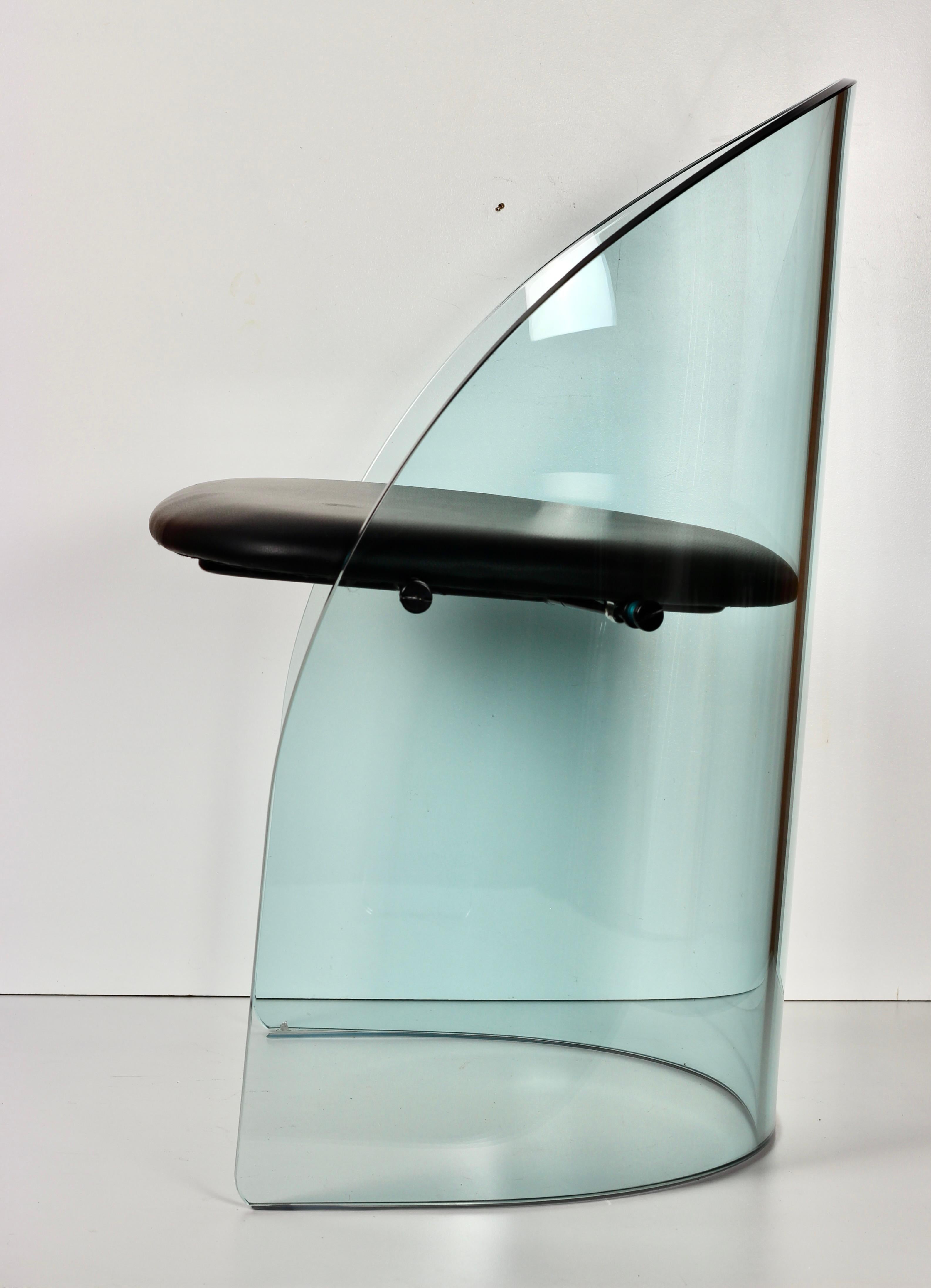 Silla de cristal a la manera de Louis Dierra en venta 9