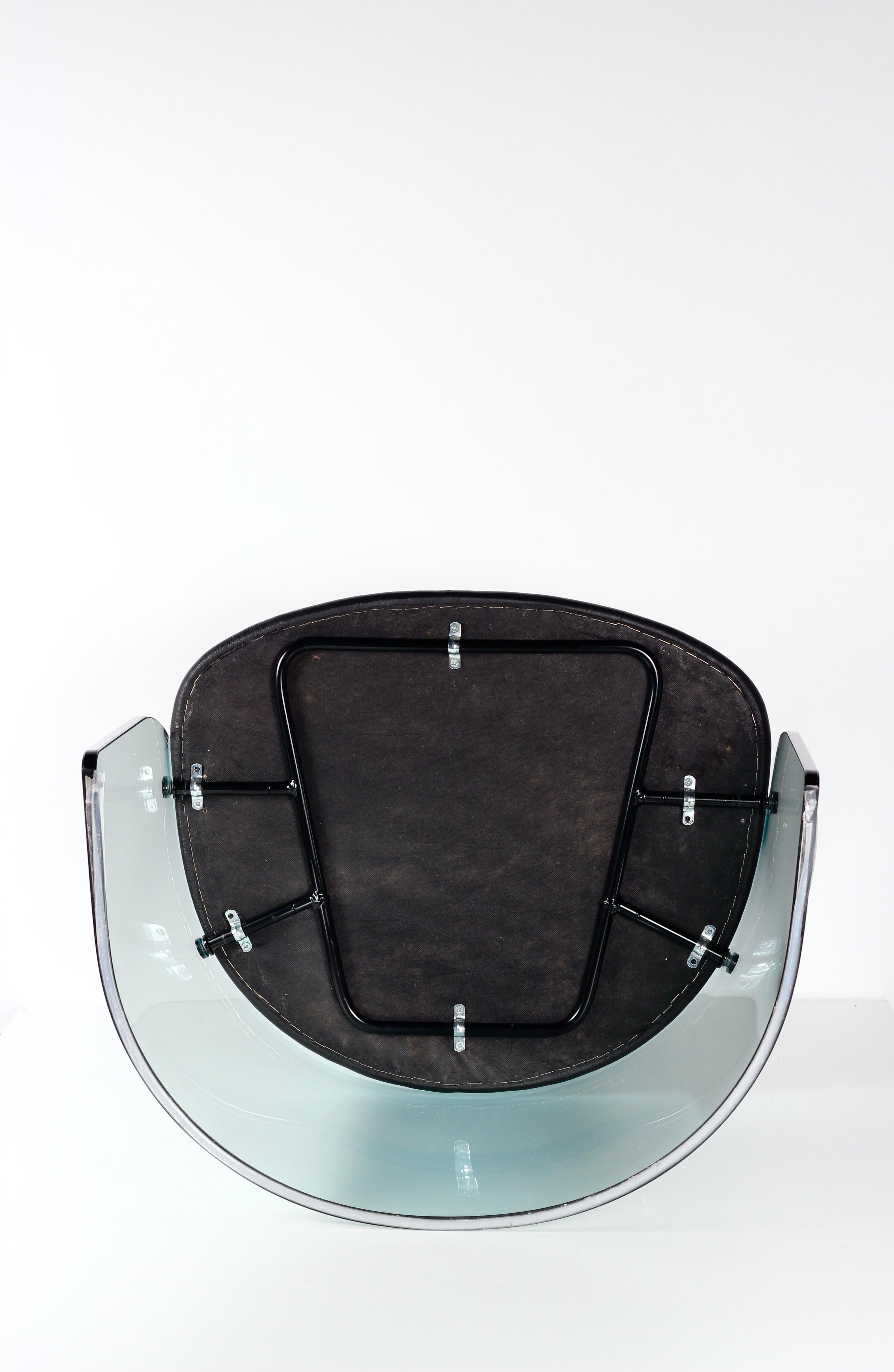 Silla de cristal a la manera de Louis Dierra Posmoderno en venta