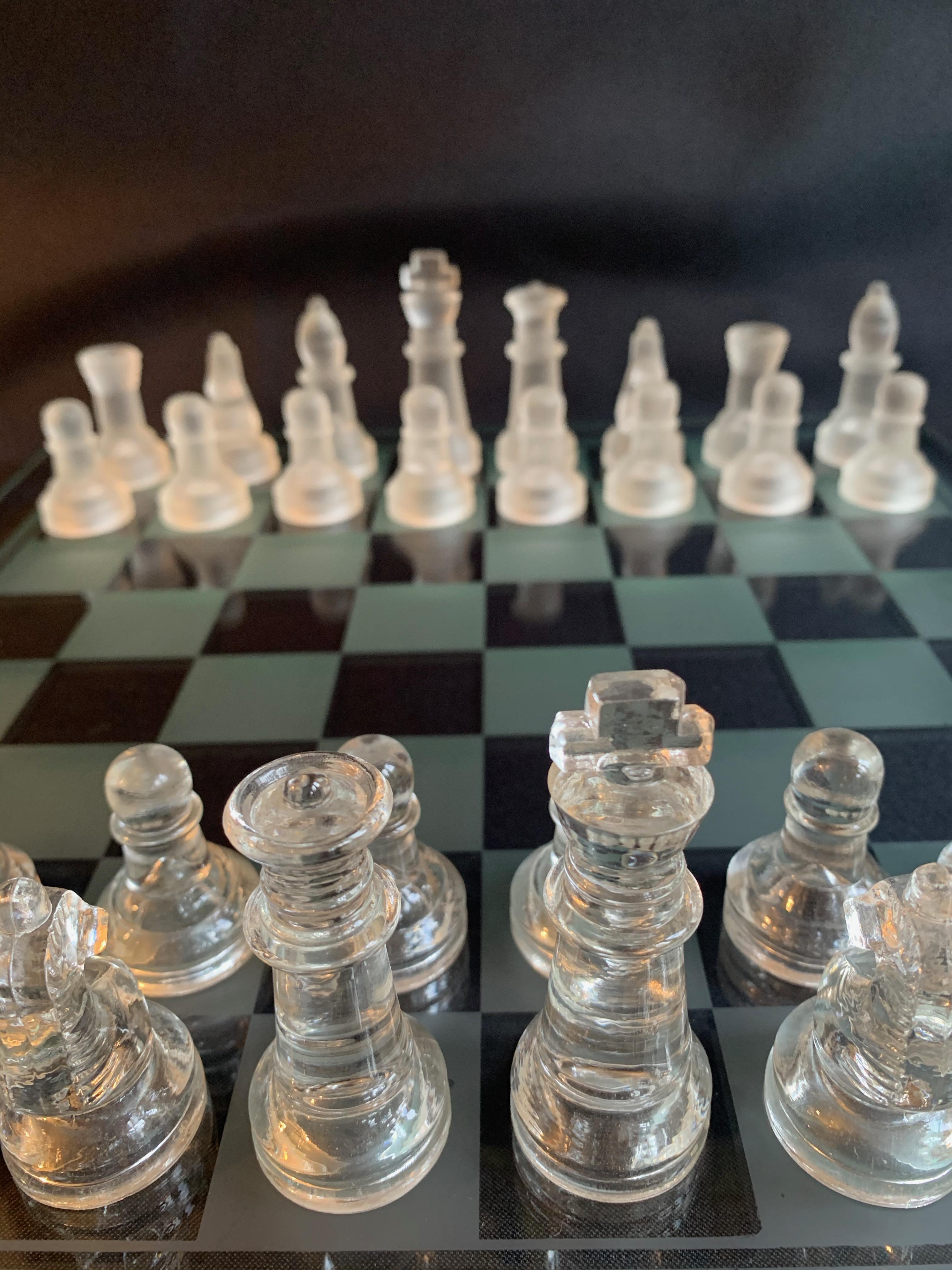 Glass Chess Set In Good Condition In Los Angeles, CA