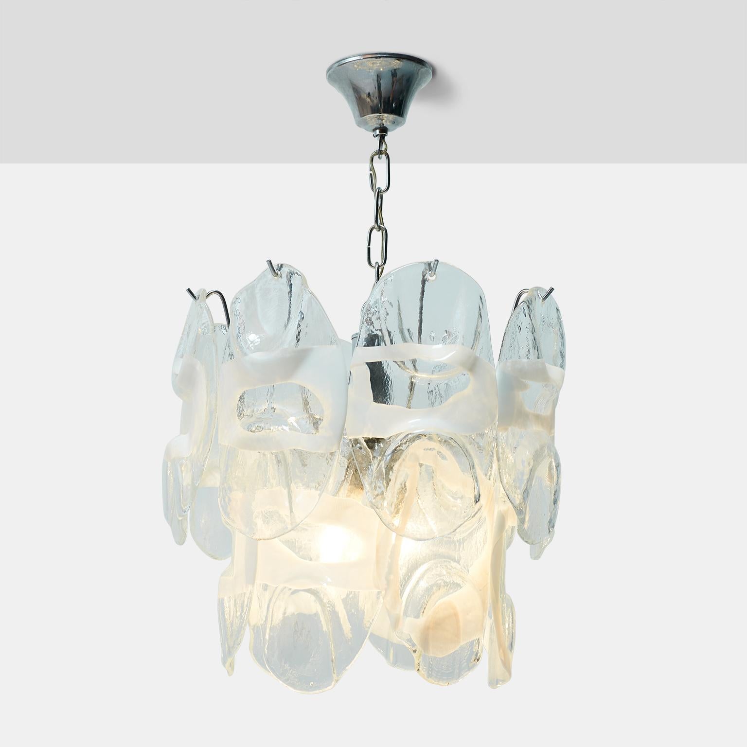 Moderne Lampe à suspension en verre et chrome, attribuée à Gino Vistosi en vente