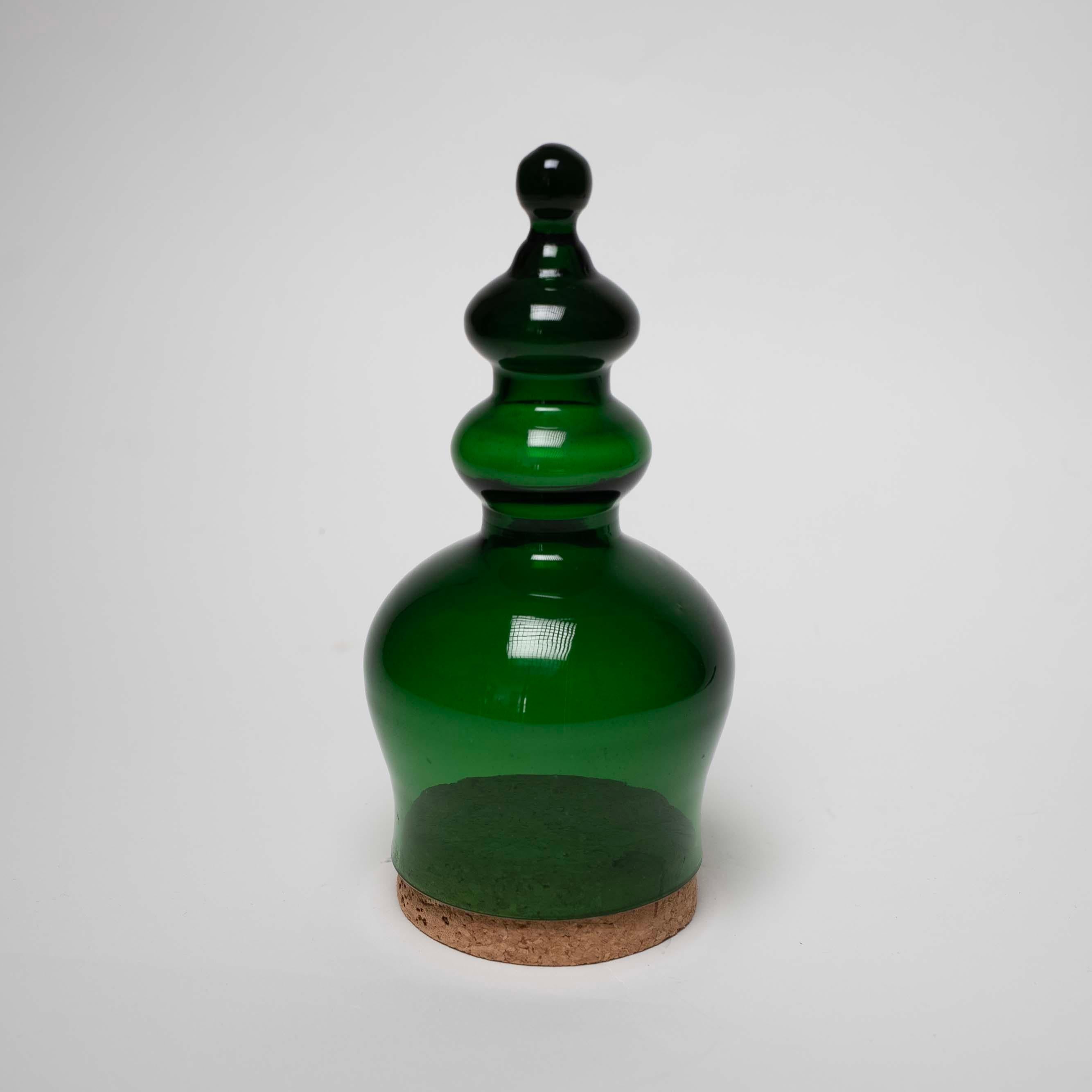 Cloche in vetro verde di Bertil Vallien per Åfors Bruk, Svezia, 1960 ca.

Cloche in vetro verde con fondo in sughero. Disegnato da Bertil Vallien per Åfors Bruk, Svezia, 1960 ca.

-

Materiali: Vetro, Sughero
Dimensioni: H. H. 25