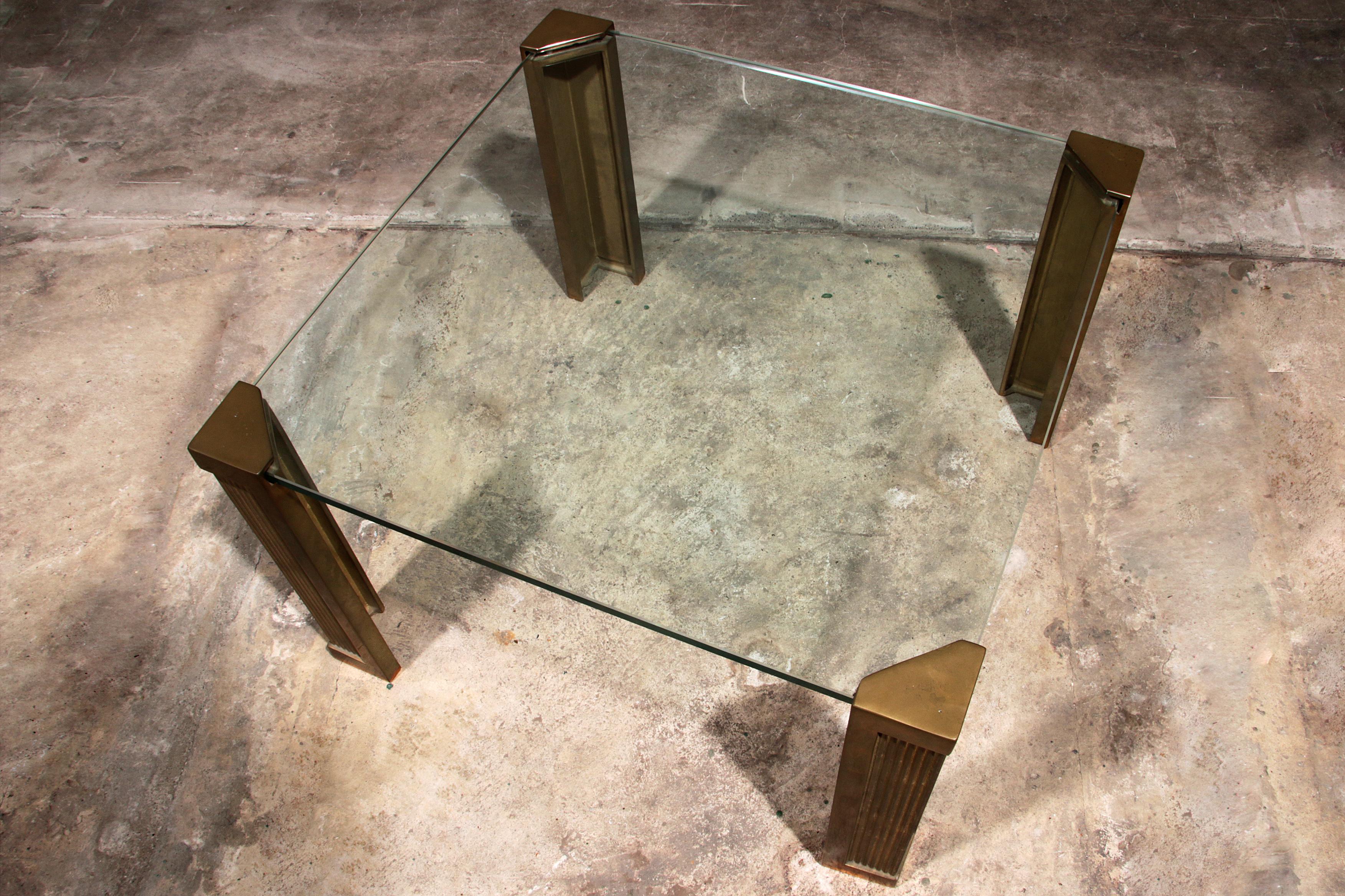 Laiton Design de table basse en verre de Peter Ghyczy, années 1970, modèle T14 en vente